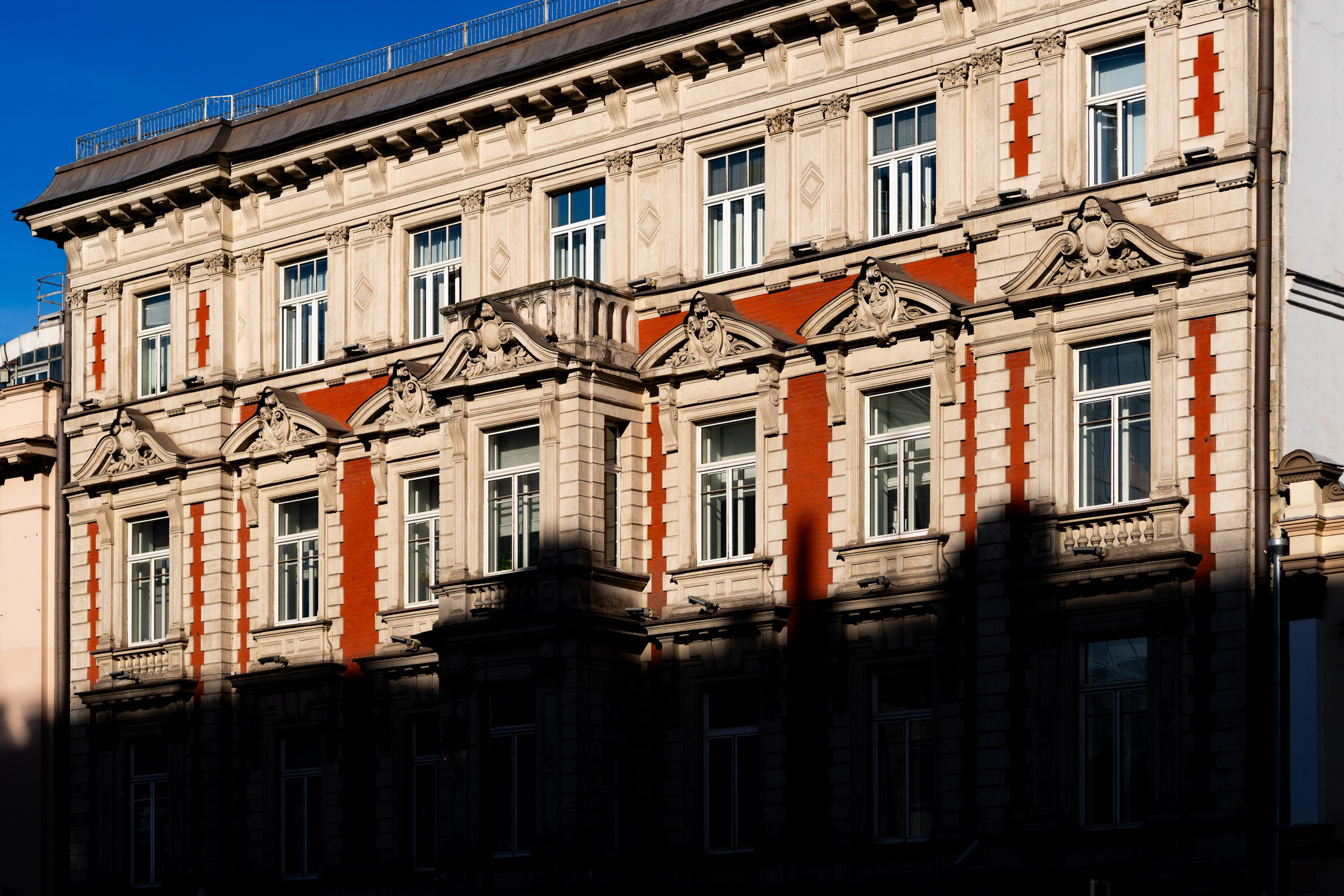 Свет и тень в городе. Фотограф в Москве. Шахабудин
