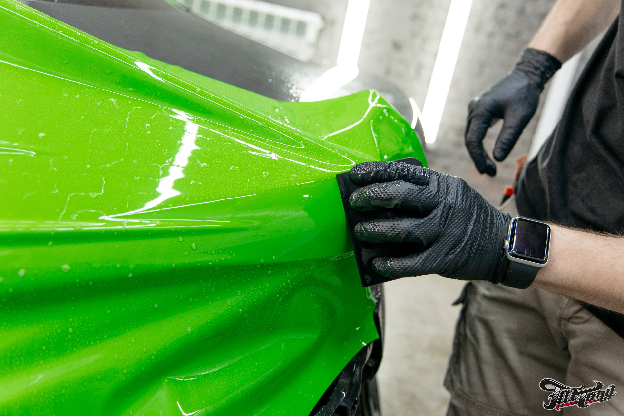 BMW 440i оклейка в зеленый, выхлоп, установка карбонового обвеса, окрас суппортов. DeLorein