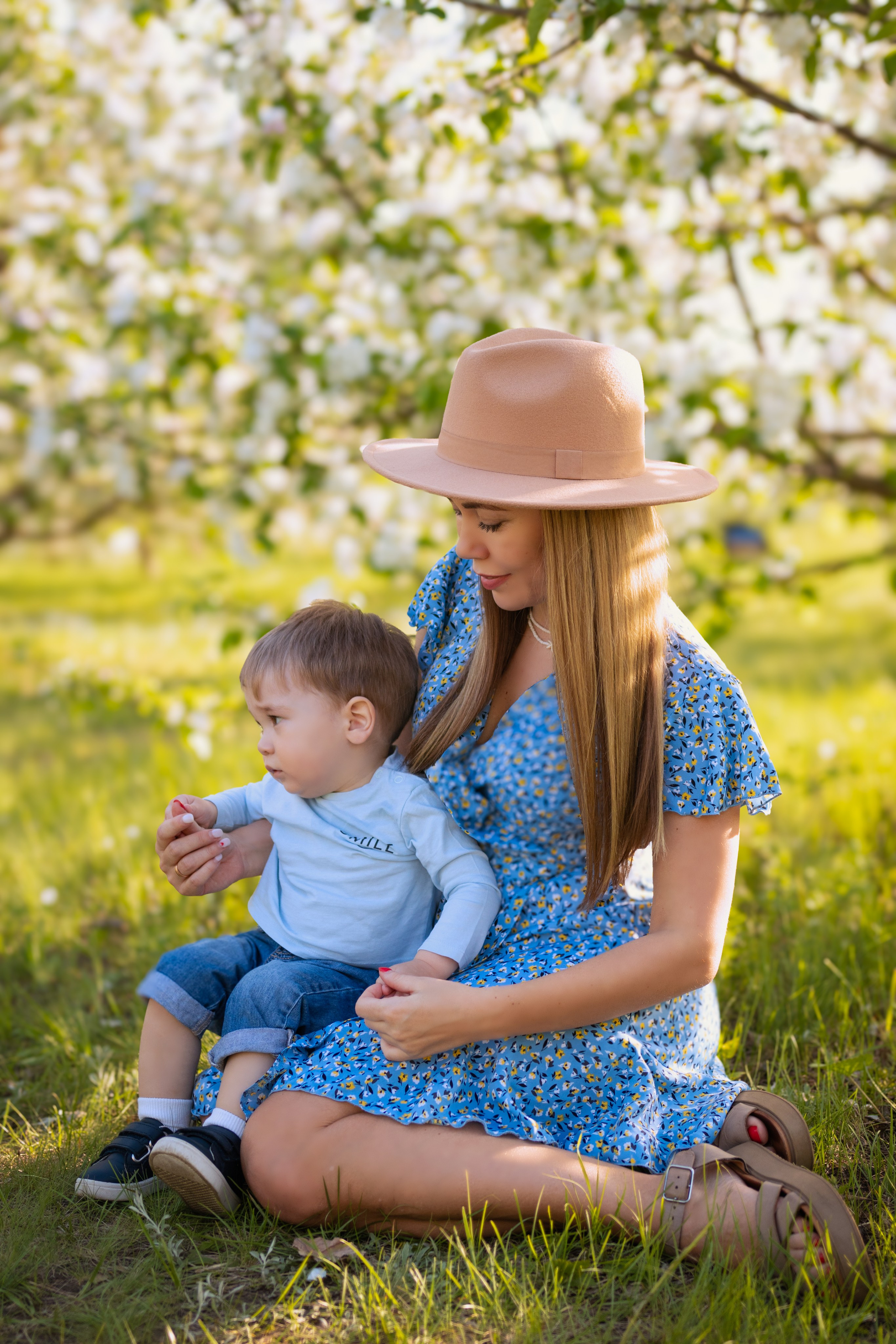 Семейная фотосессия в яблонях. Семейный Фотограф в Красноярске Анастасия Попова
