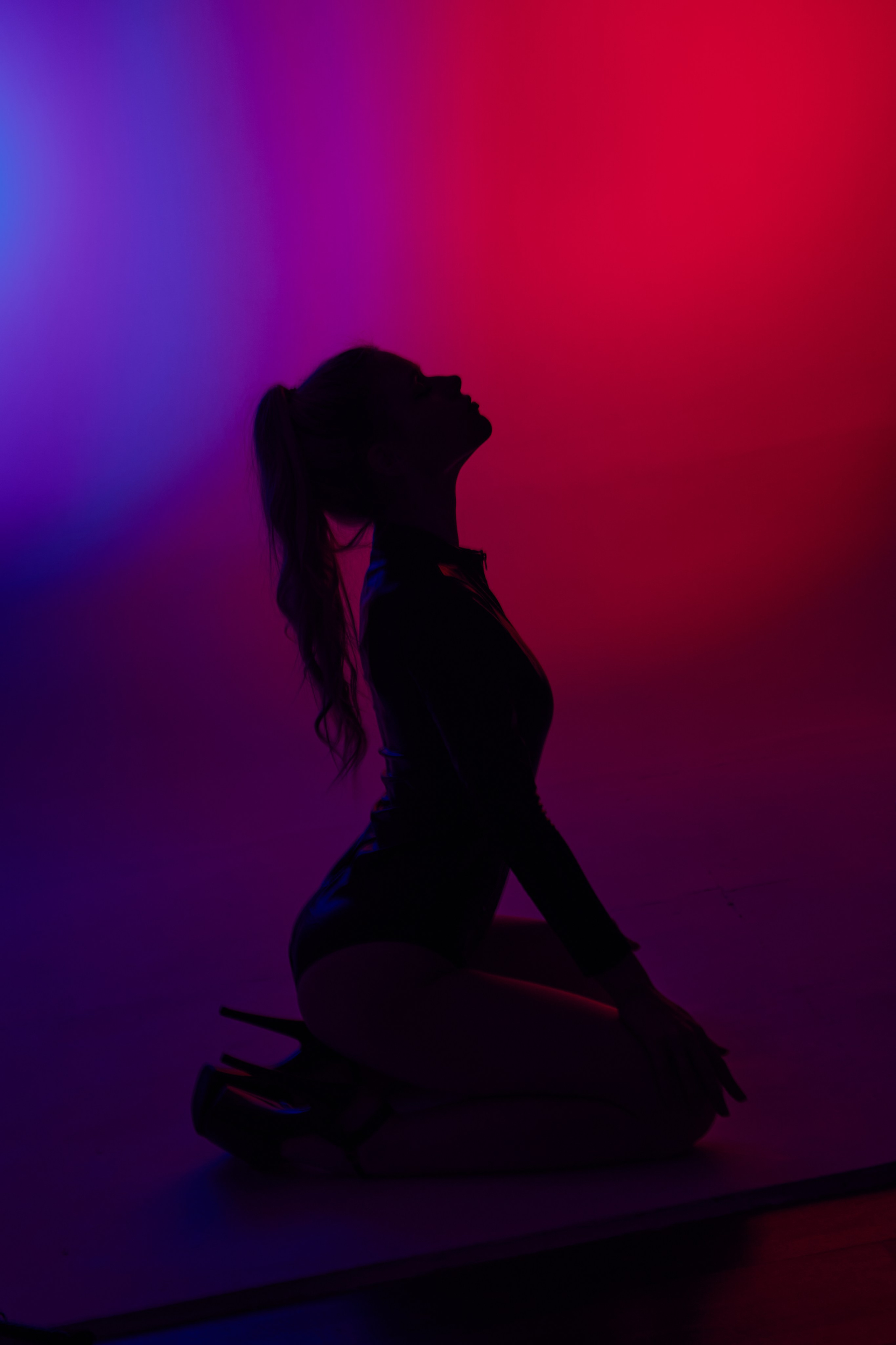 Нежная и дерзкая фотосессия в студии с девушкой блондинкой. Фотограф Наталья Воронина Москва