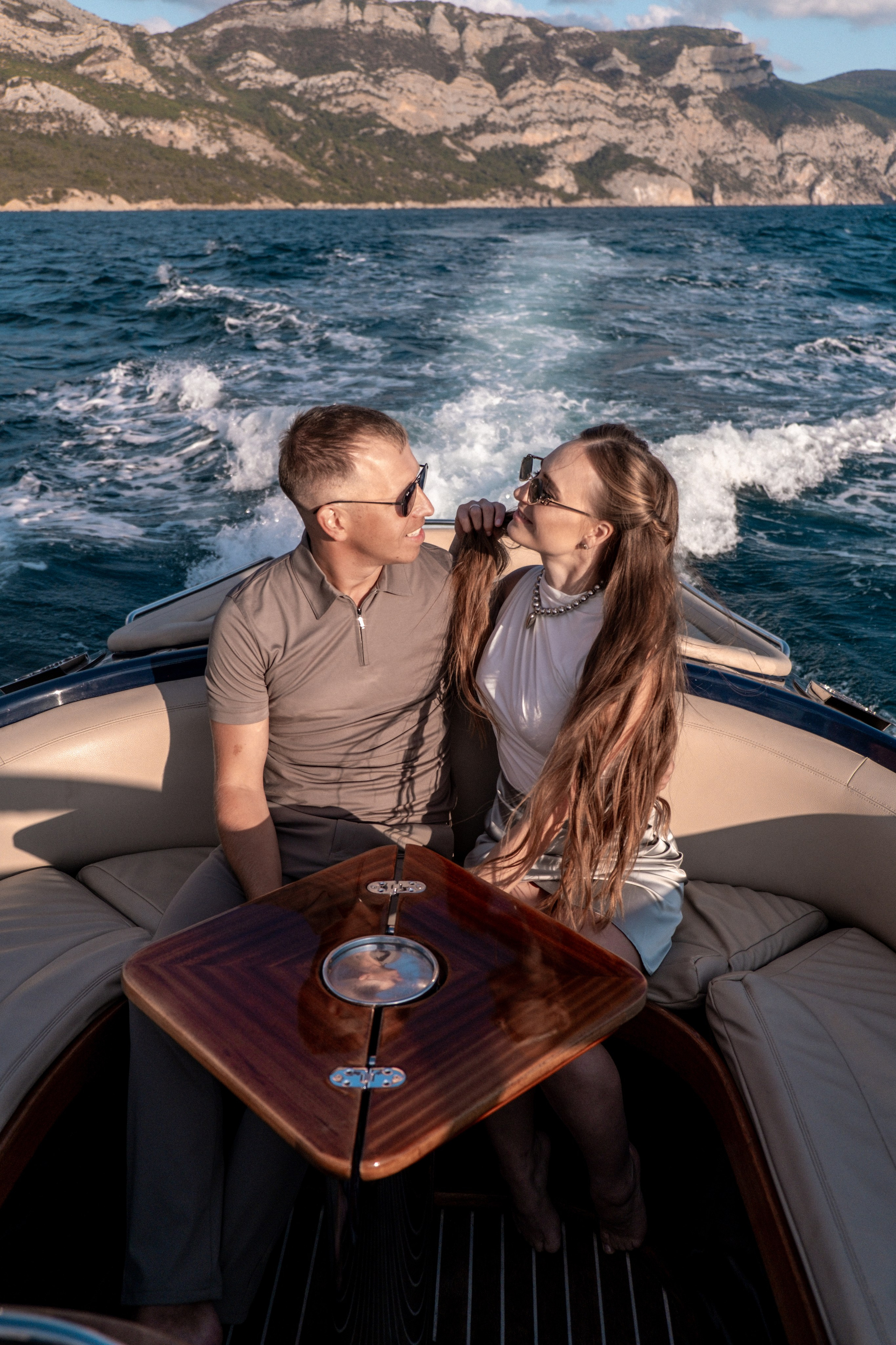 М+А — Прогулка на катере в Балаклаве. Профессиональная фотосъемка в Крыму. Натуральные эмоции и живые кадры. Забронируйте дату прямо сейчас!