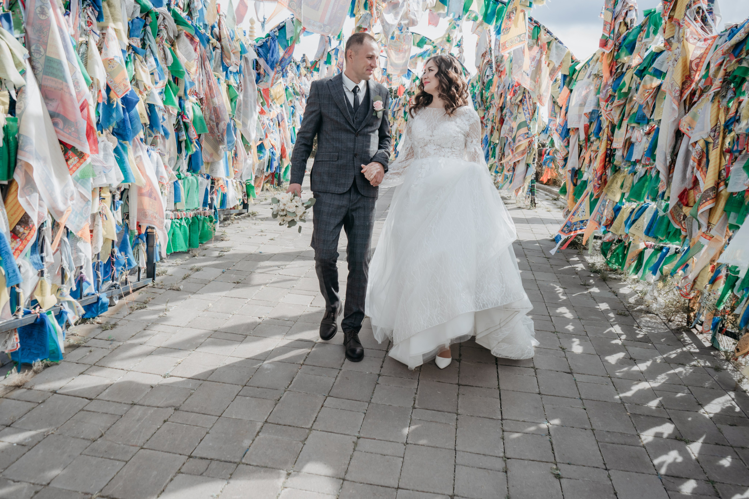 Свадебный фотографии с прогулки в окрестностях Улан-Удэ. Фотограф в Улан-Удэ. Свадебный фотограф в Улан-Удэ