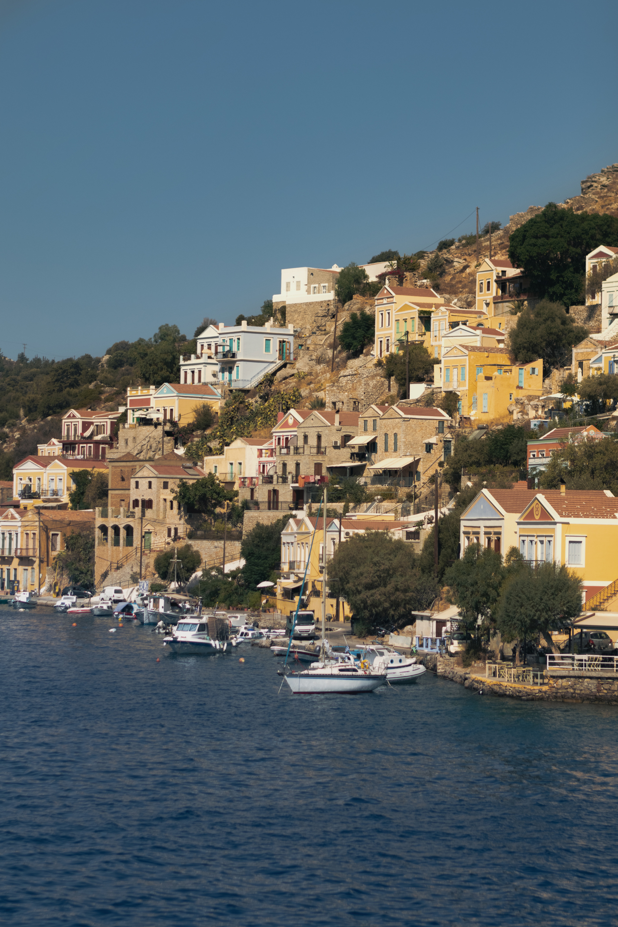 Много домов на горе