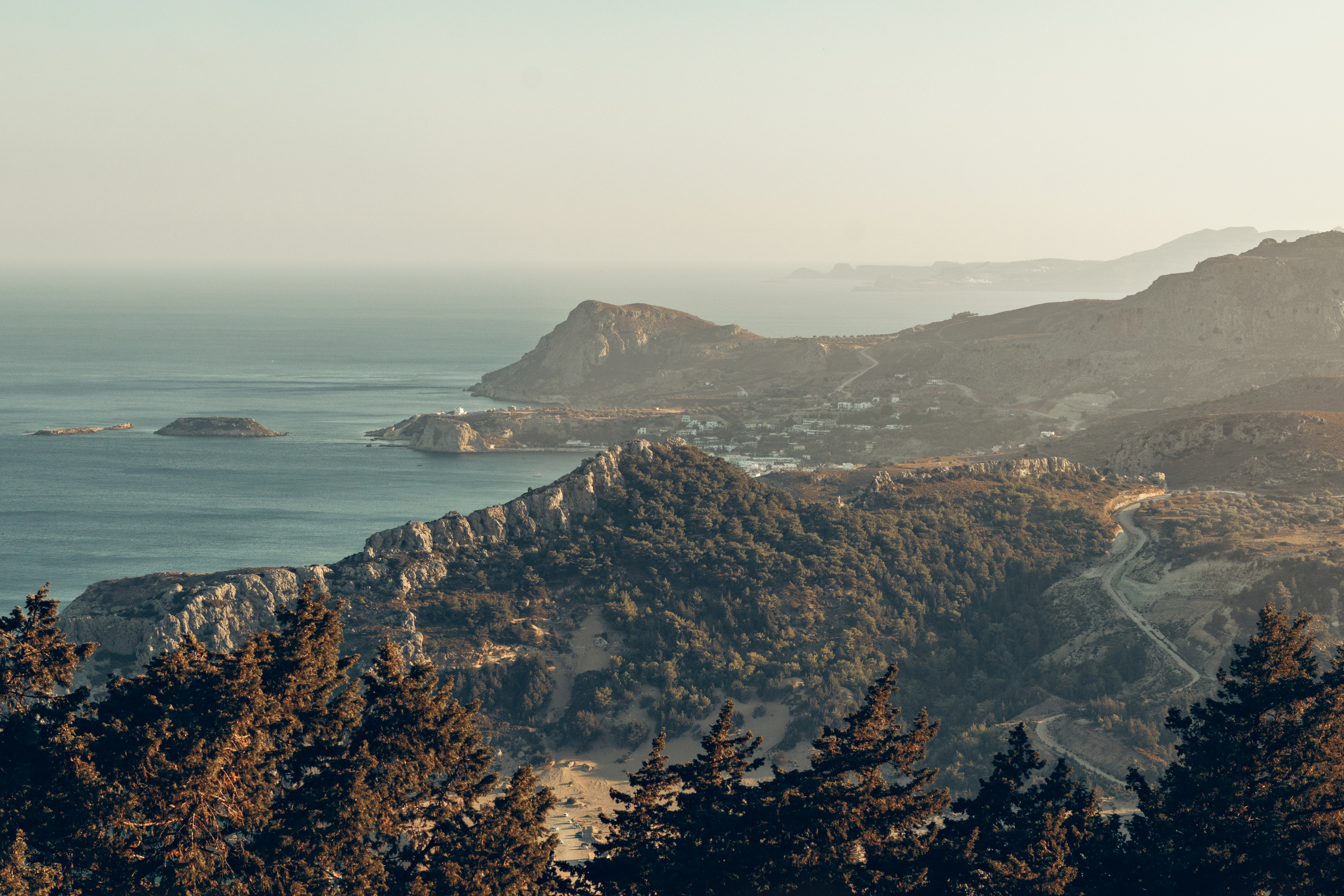 Горы и море вид сверху