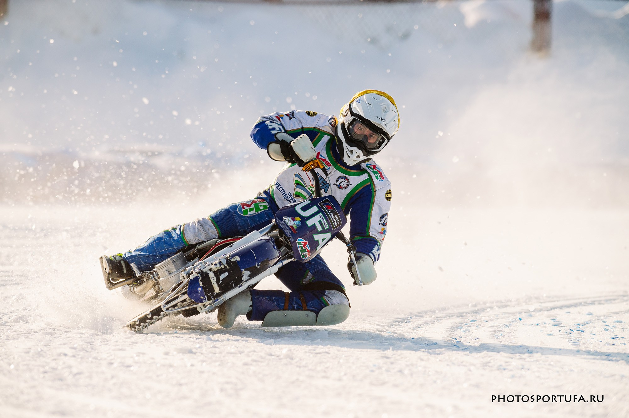 Мотогонку на льду. Спортивный фотограф в Уфе Евгений Буров