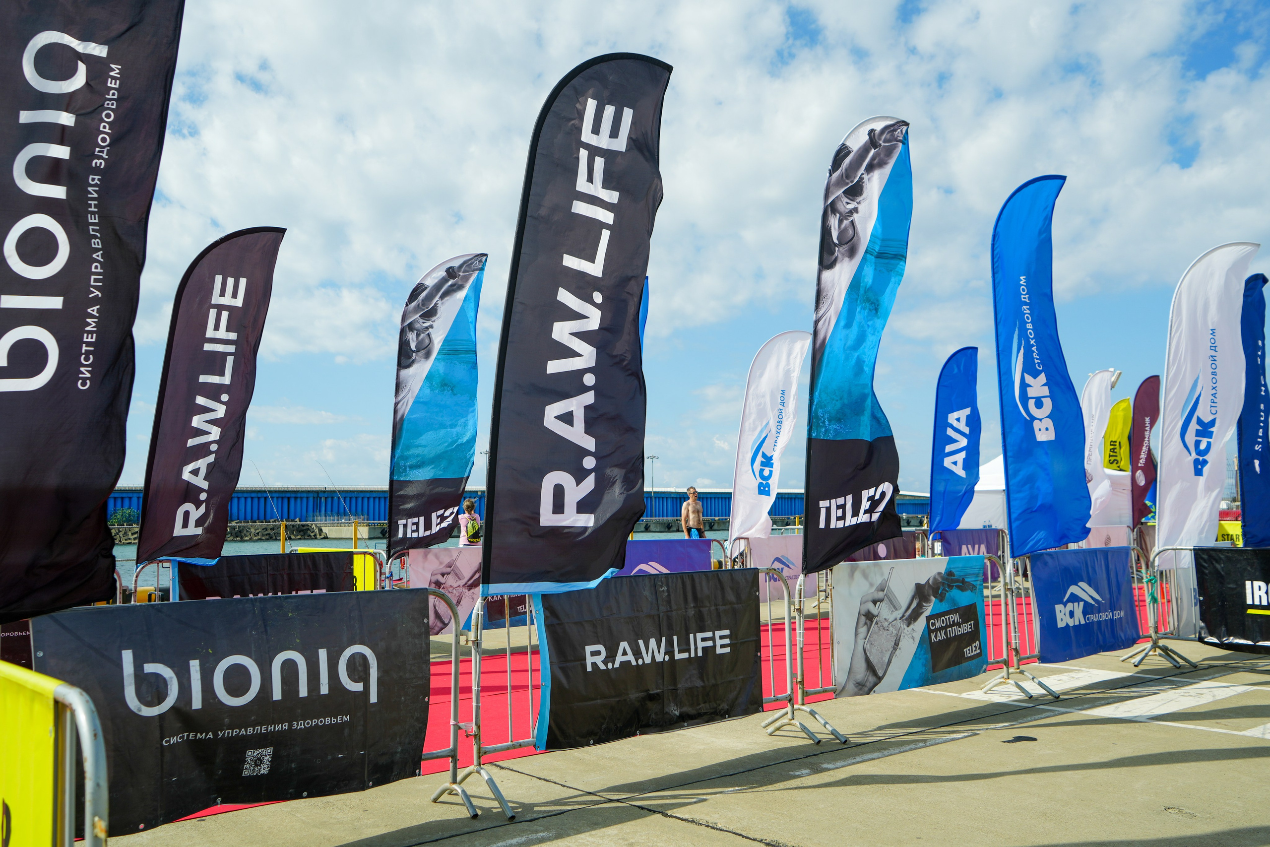 Фотоотчет партнерской интеграции для компании TELE2 на фестивале Ironstar. Репортажный фотограф в Красной Поляне и Сочи Павлюченко Екатерина