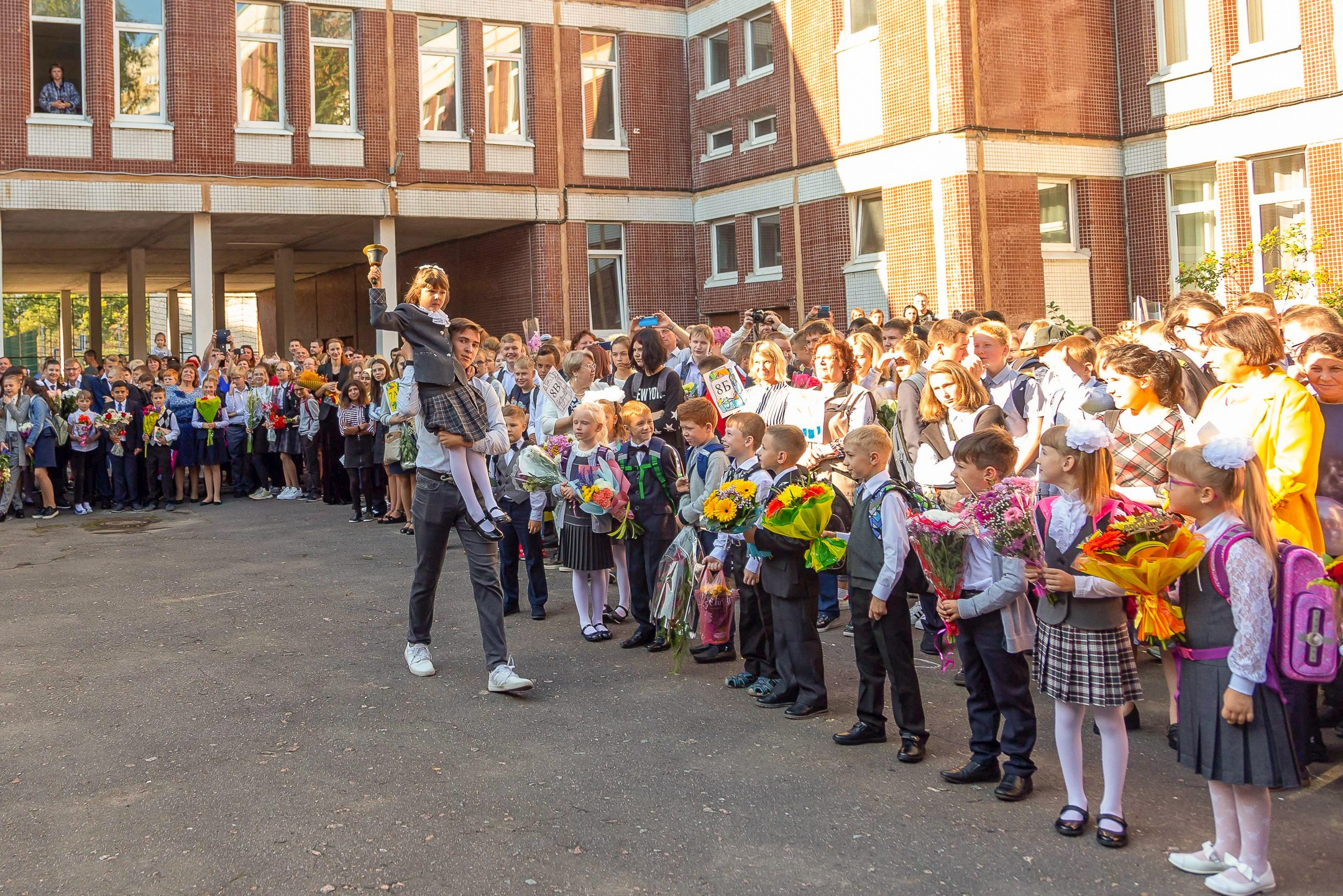 Линейка 1 сентября. Свадебный и Репортажный фотограф в Санкт-Петербурге