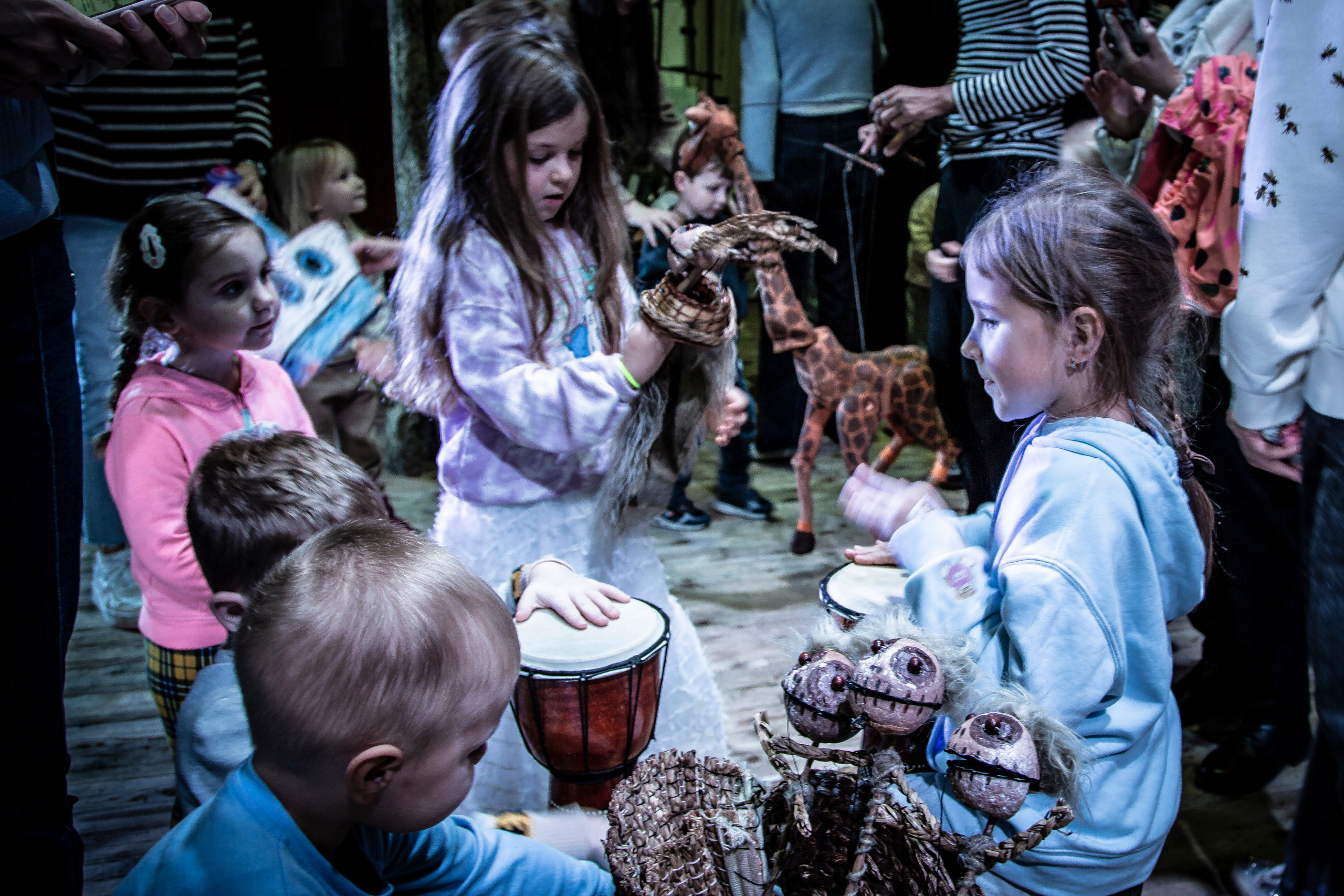 Жирафа и носорог спектакль театра Саквояж. Фотограф в Сочи Юрий Шептаев