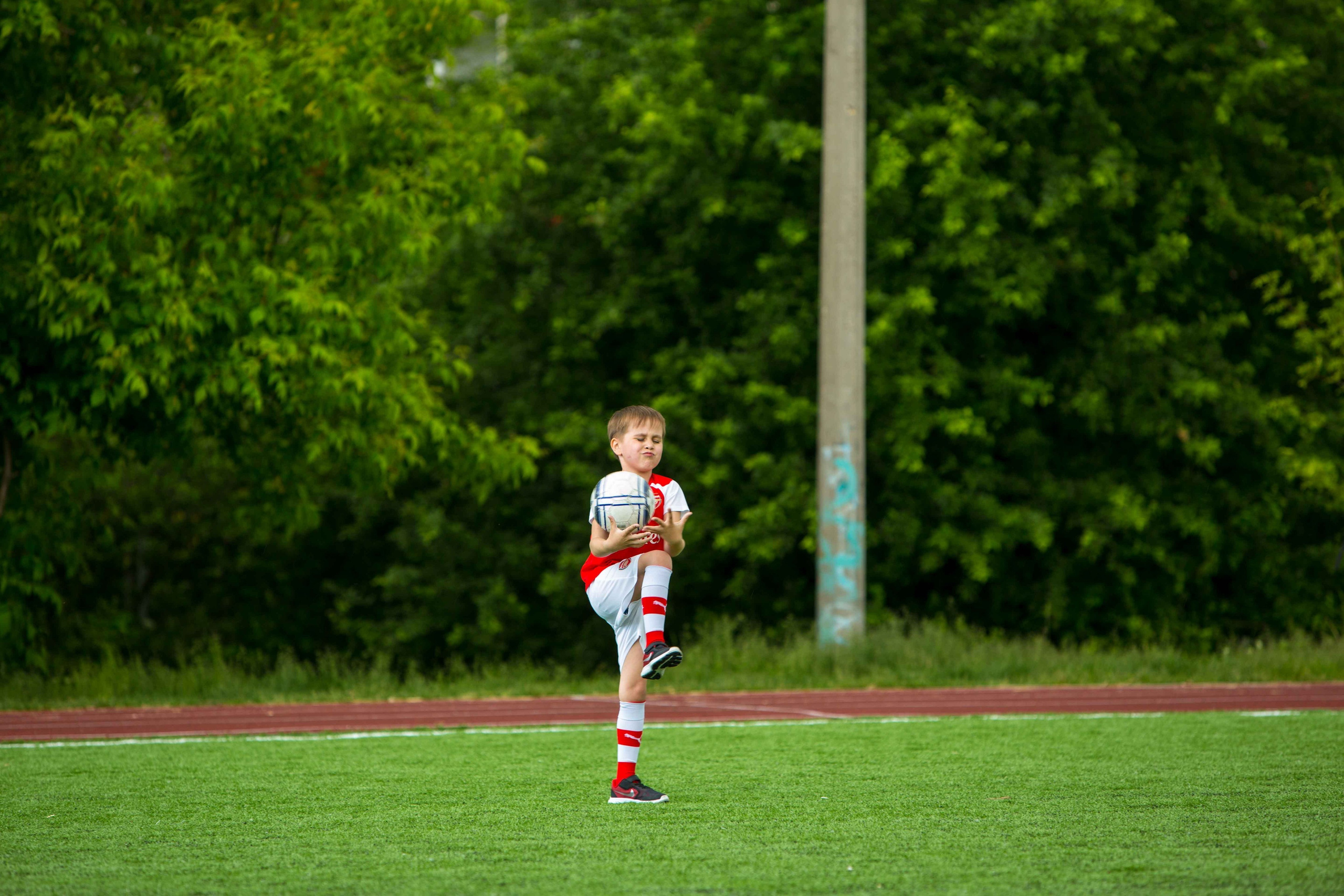 Футбольная школа «Юниор» — фото тренировок и игр. Выпускные альбомы для школы и детского сада — школьный фотограф Подольск, Троицк, Щербинка, Москва