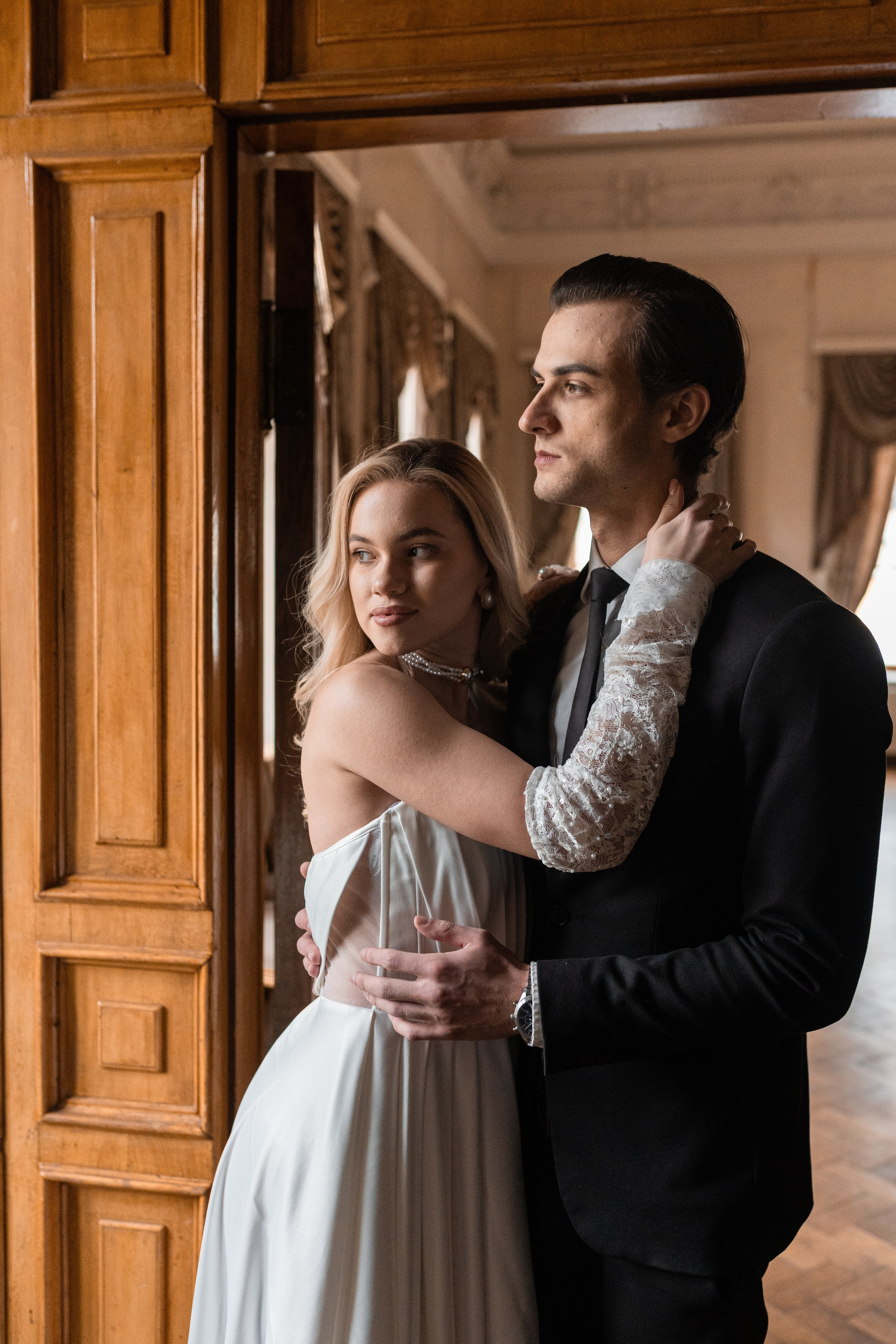 Свадебная фотосессия в Пушкинской библиотеке. Свадебный фотограф в Москве Анна Полушина