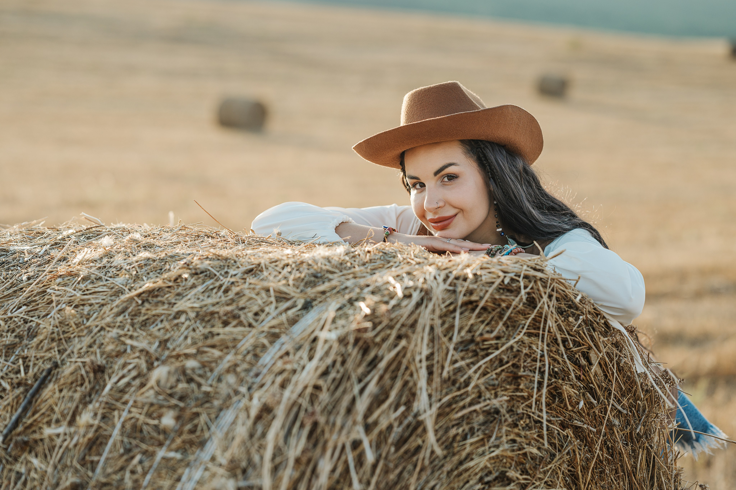 Фотосессия в стиле кантри на закате в стогах сена. Идеи для фотосессии в Крыму. Фотограф в Симферополе и по Крыму Ольга Топоривская. Лучшие места для фотосессий в Крыму.