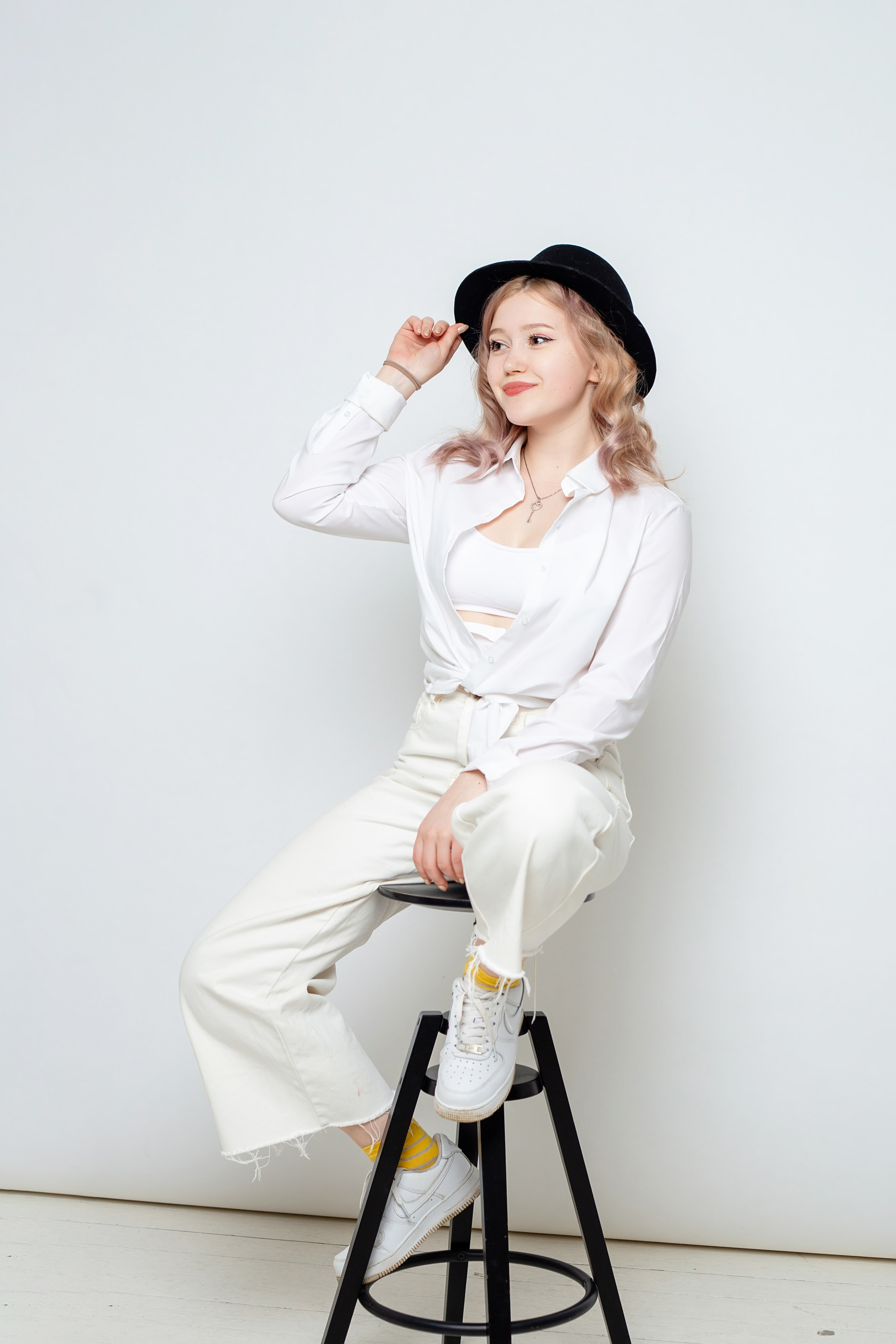 Яркая индивидуальная съемка в студии Санкт-Петербурга. Портретные фотосессии, контент-съемки, репортаж