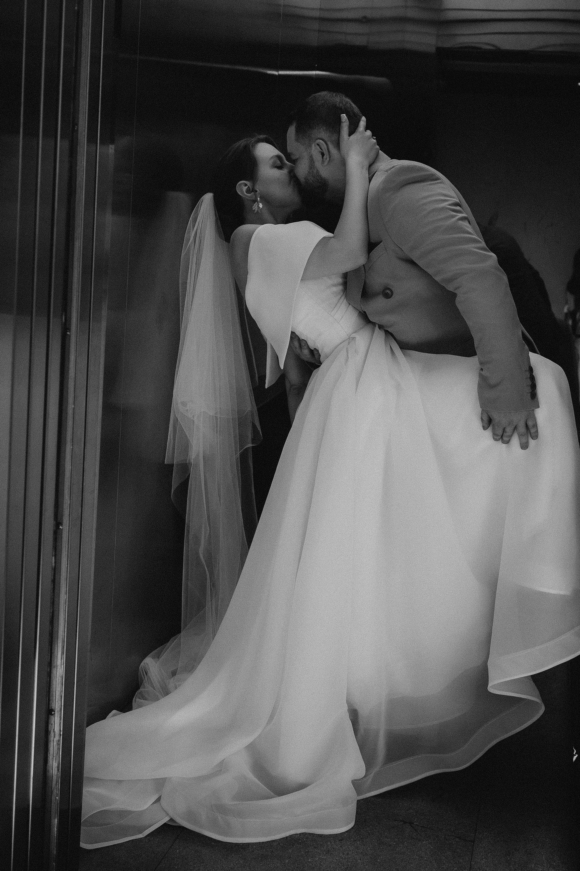 Утро невесты и свадебная фотосессия на теплоходе по Москве-реке