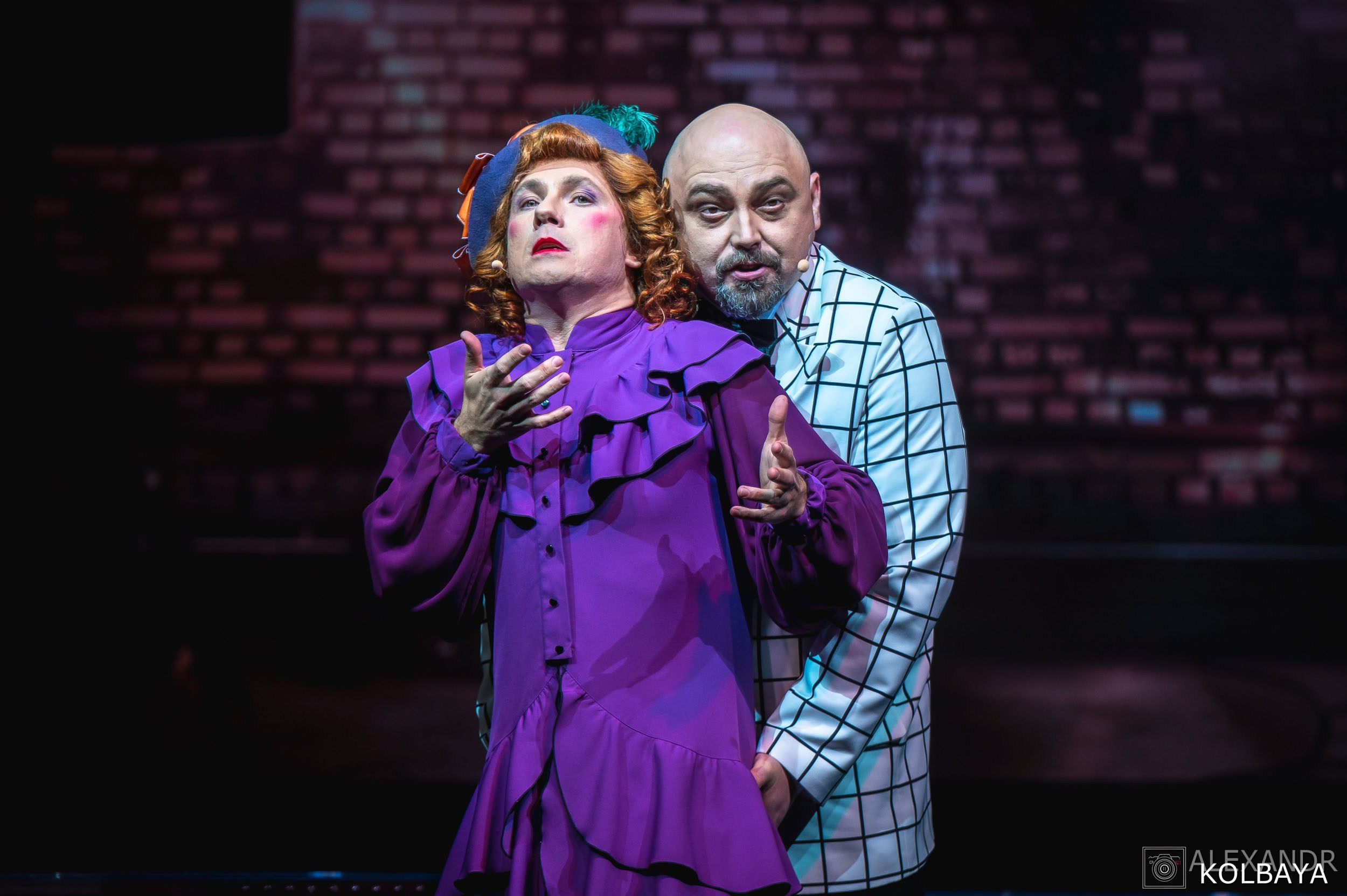 Фотографии со спектакля «Привет, я тетя Чарли». Концертный и театральный репортажный фотограф в Москве Александр Колбая