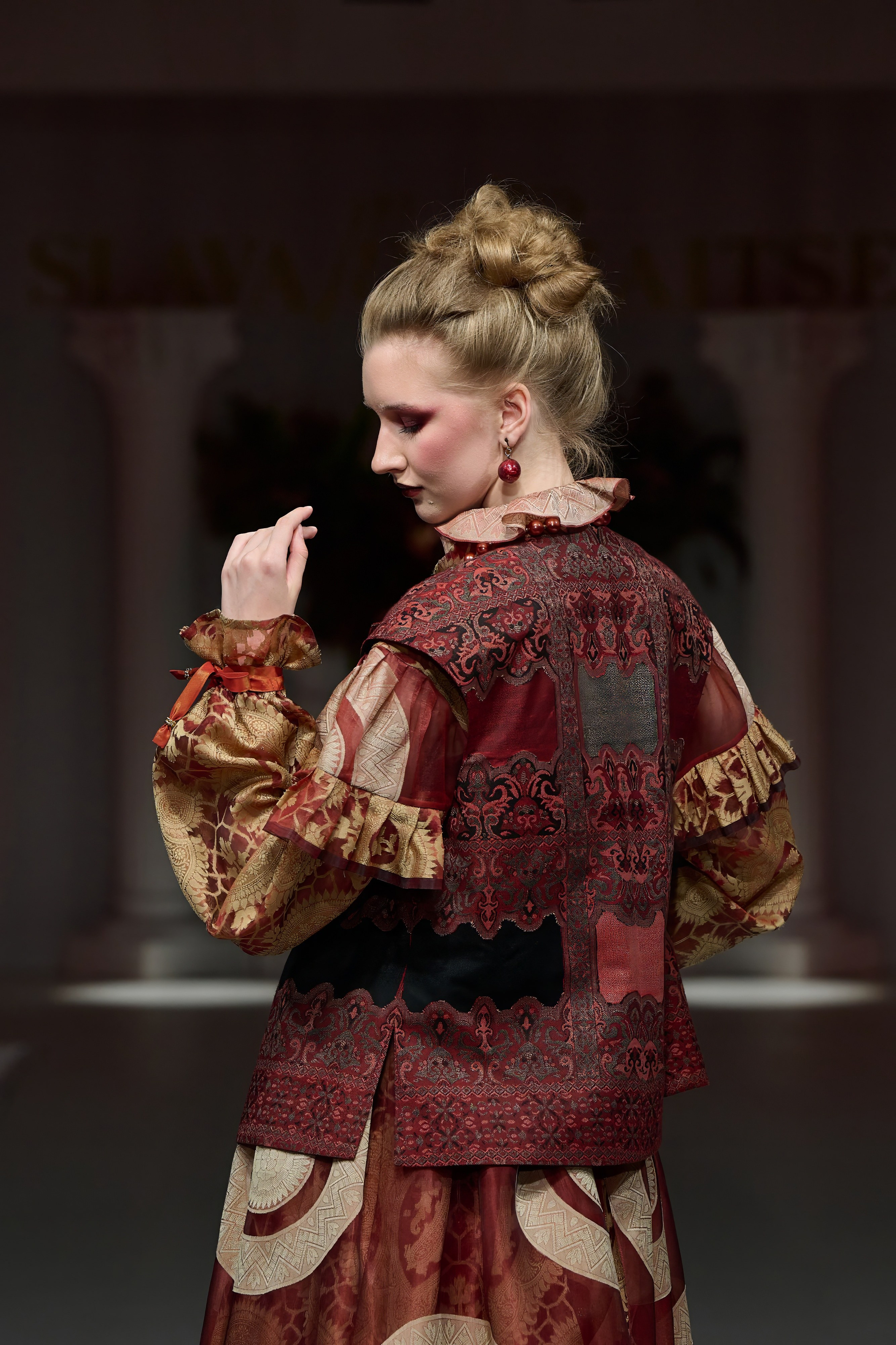 Slava&Yegor Zaitsevs. Показ-спектакль «Воспоминание». 21 июня 2025. Дима Бабушкин. Фотограф. Подиум. Репортаж. Творчество. Дорого