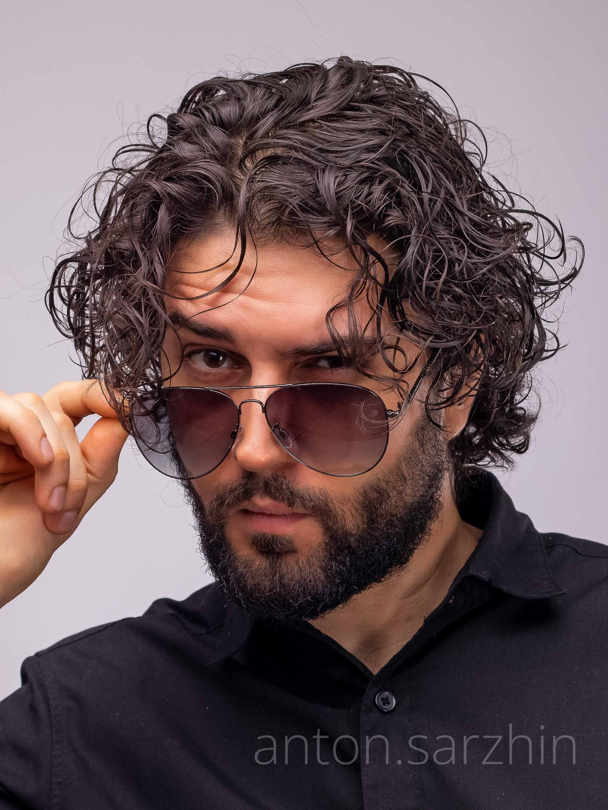 Фотосъемка очков на модели парне