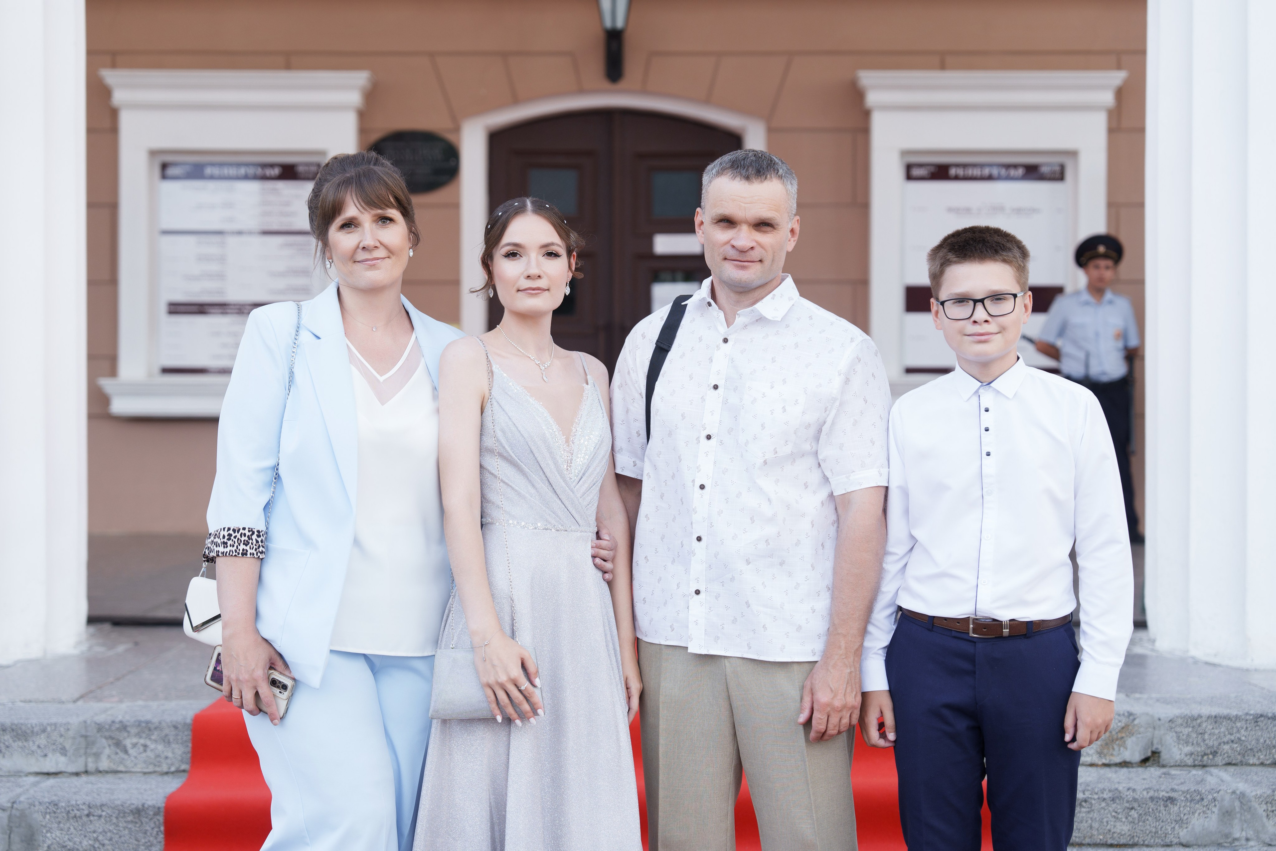 Выпускной Гимназия 7. Свадебный и репортажный фотограф Элина Козырьянова