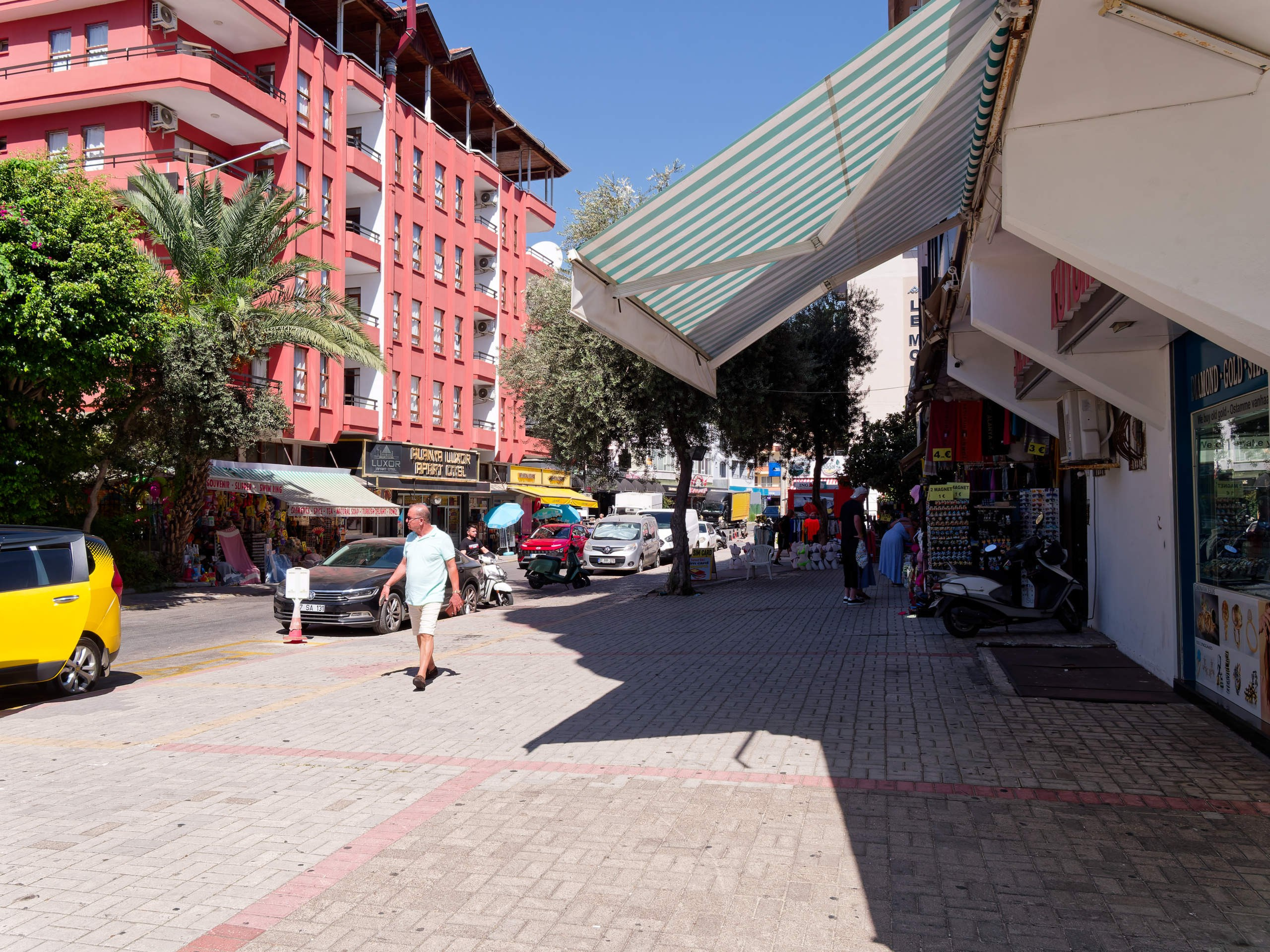 Алания 2025, город, стрит-фото. Избранные фотографии