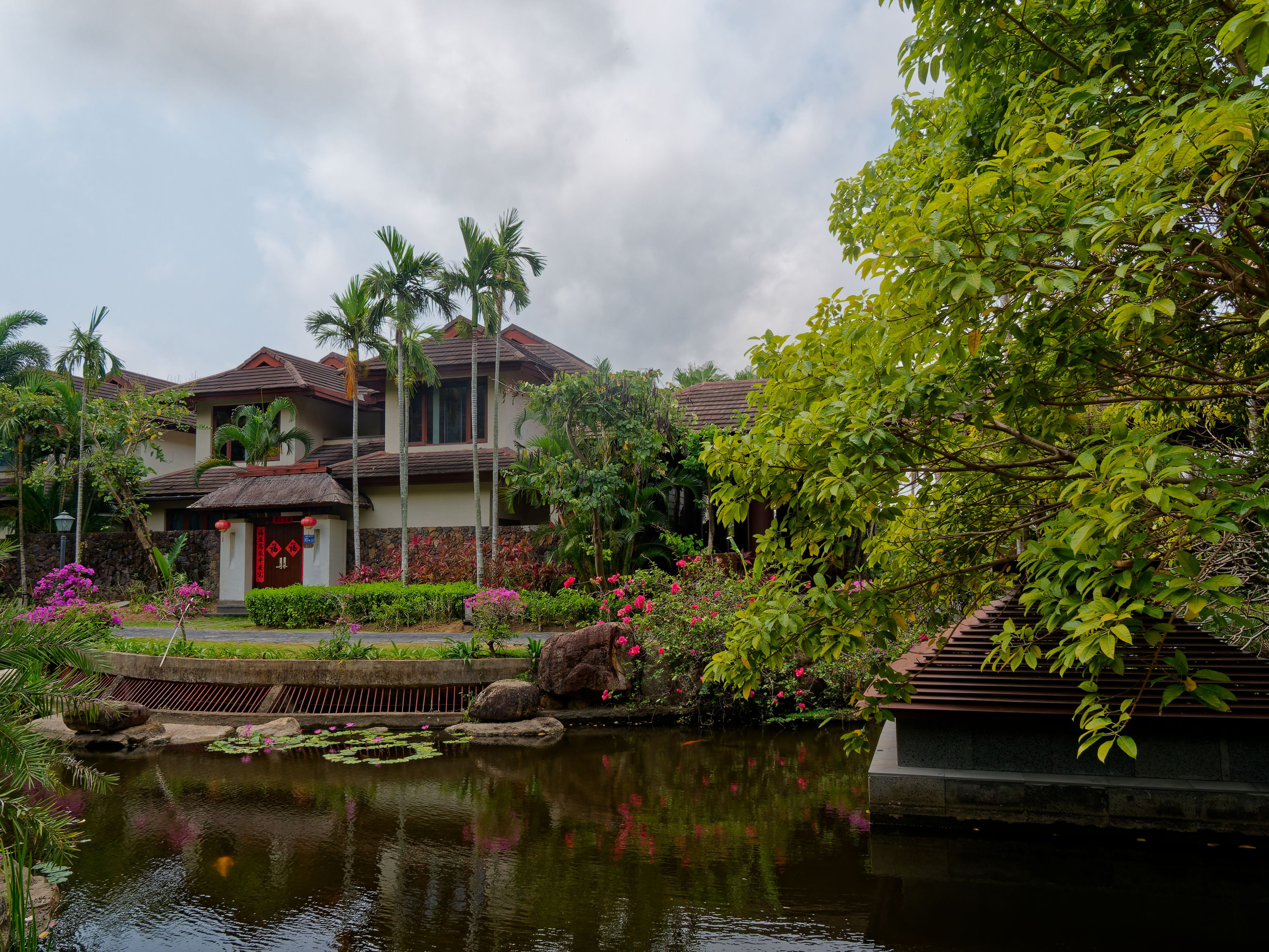Хайнань 2026, отель «Stony Brook Villa Jianguo Resort Sanya 4*». Фотопрогулки по Миру