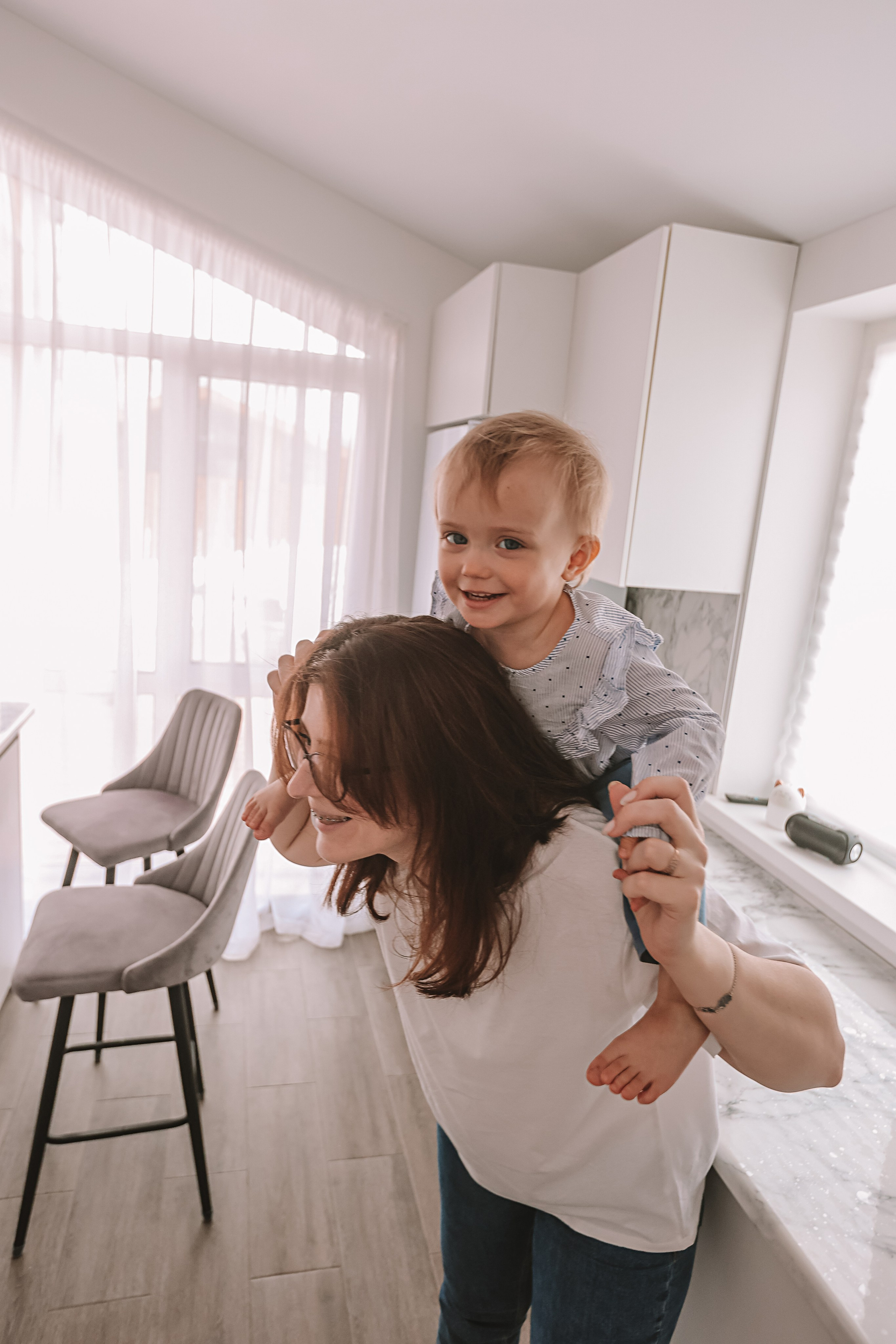 Семейная в домике (репортаж). Семейный фотограф Тюмень, фотограф на роды Салмина Мария