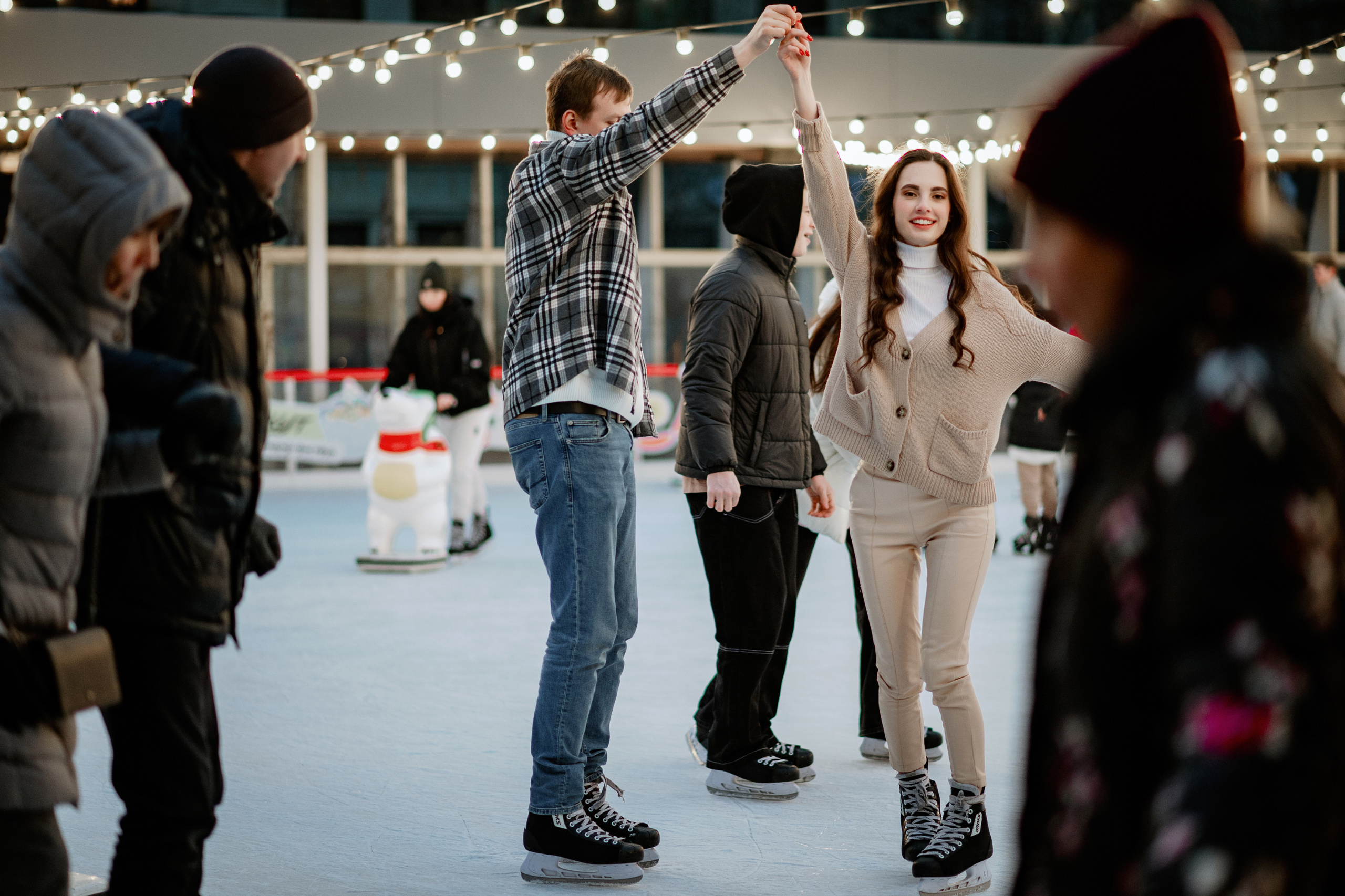 Фотосессия на катке. Свадебный фотограф Константинова Елена