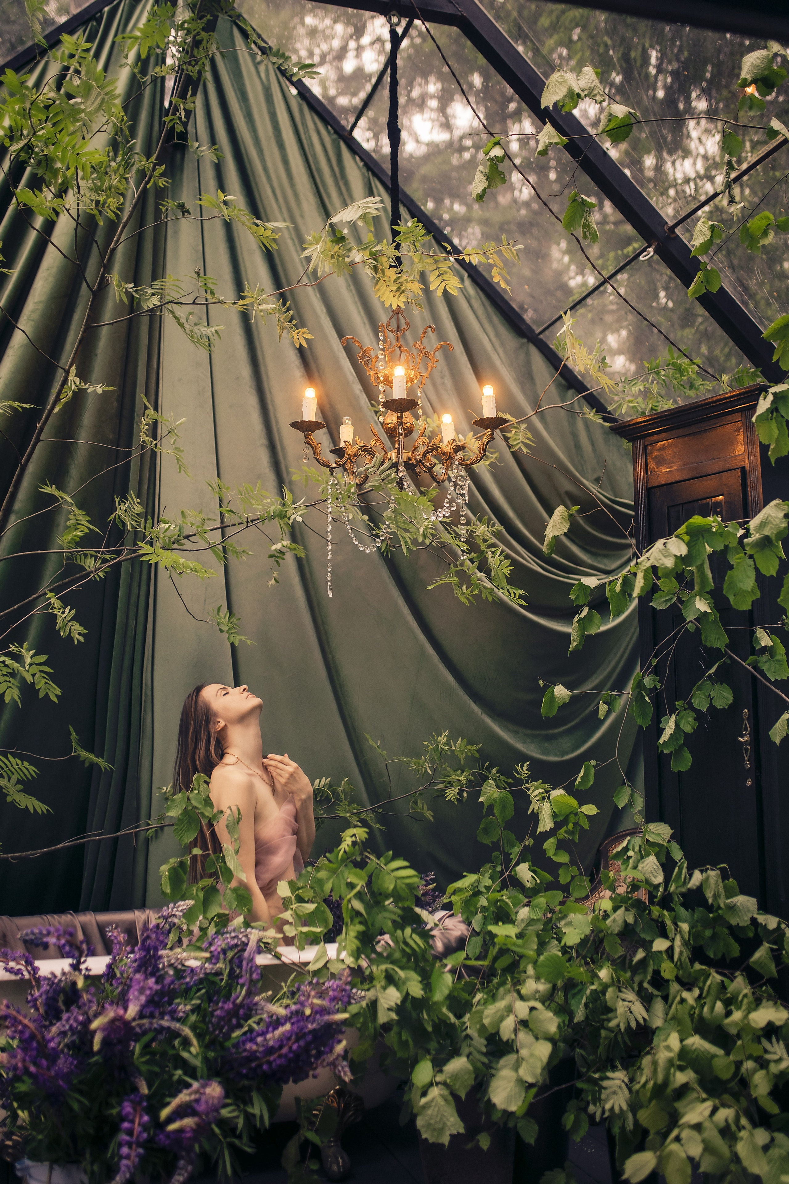 Татьяна в люпинах. Фотограф в Москве Наталья Спиридонова