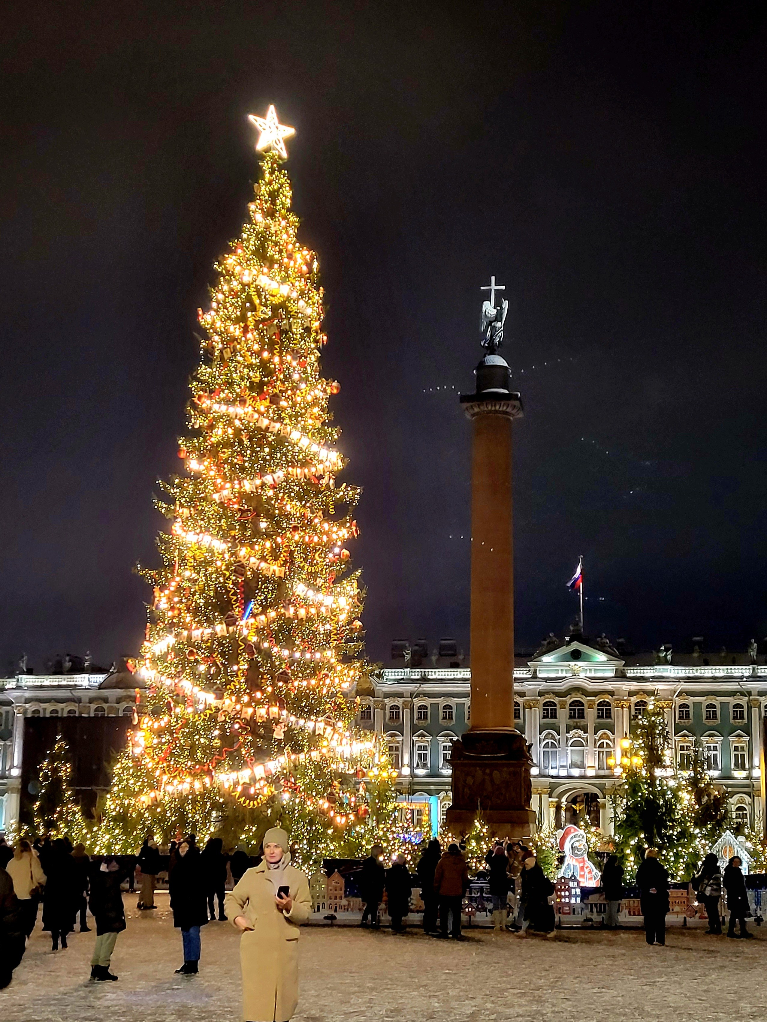 Самая красивая елка в городе, что мы видели