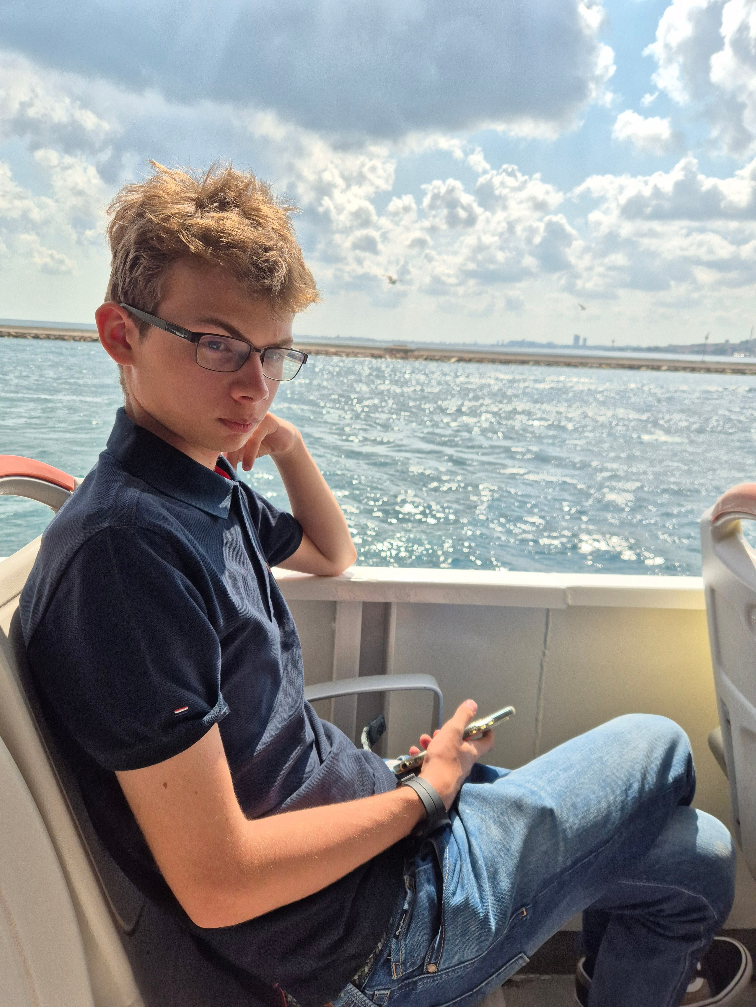 Погода позволяет даже на открытой палубе путешествовать