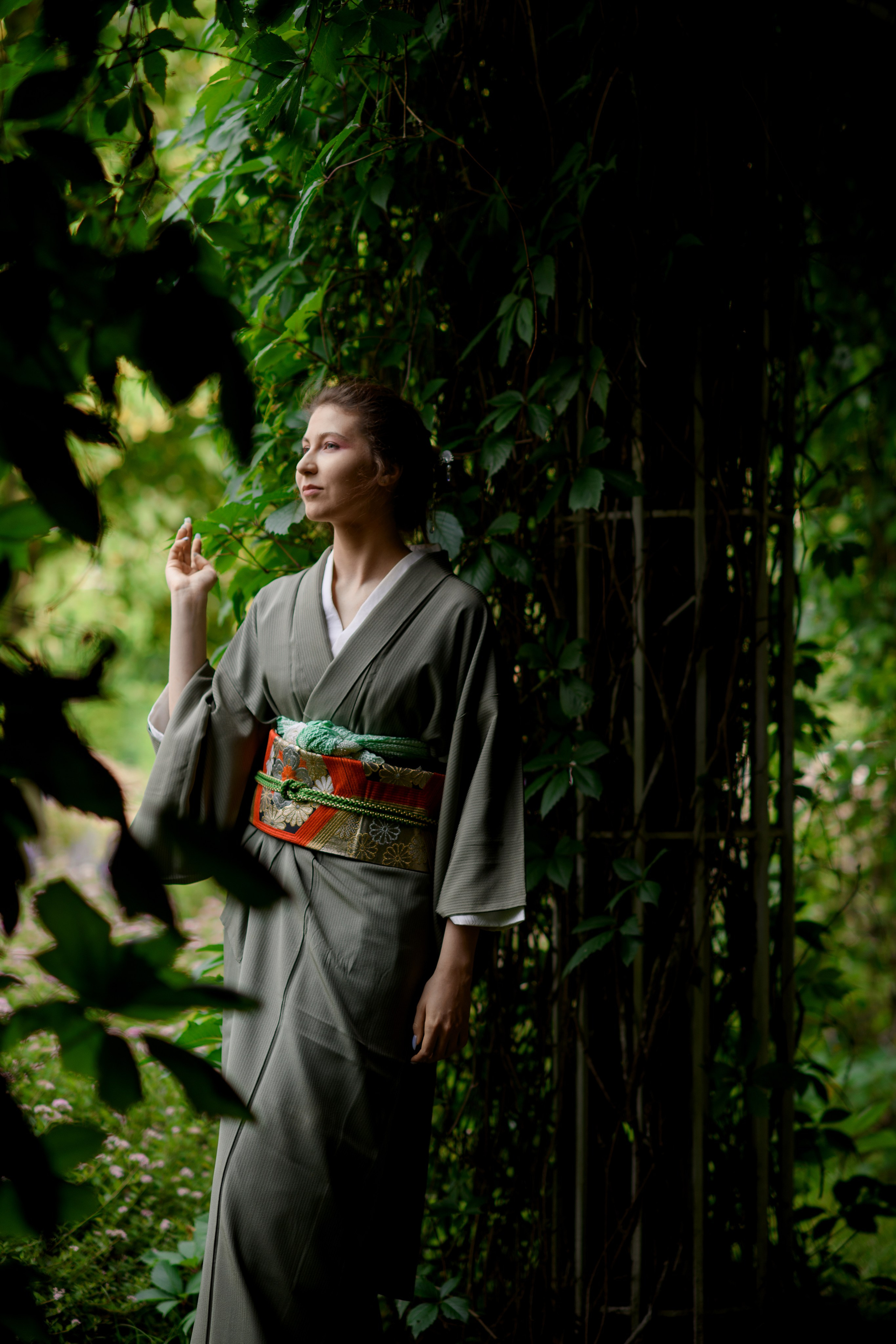 Фотосессия в цветущем чубушнике в саду им. Баумана. Главная