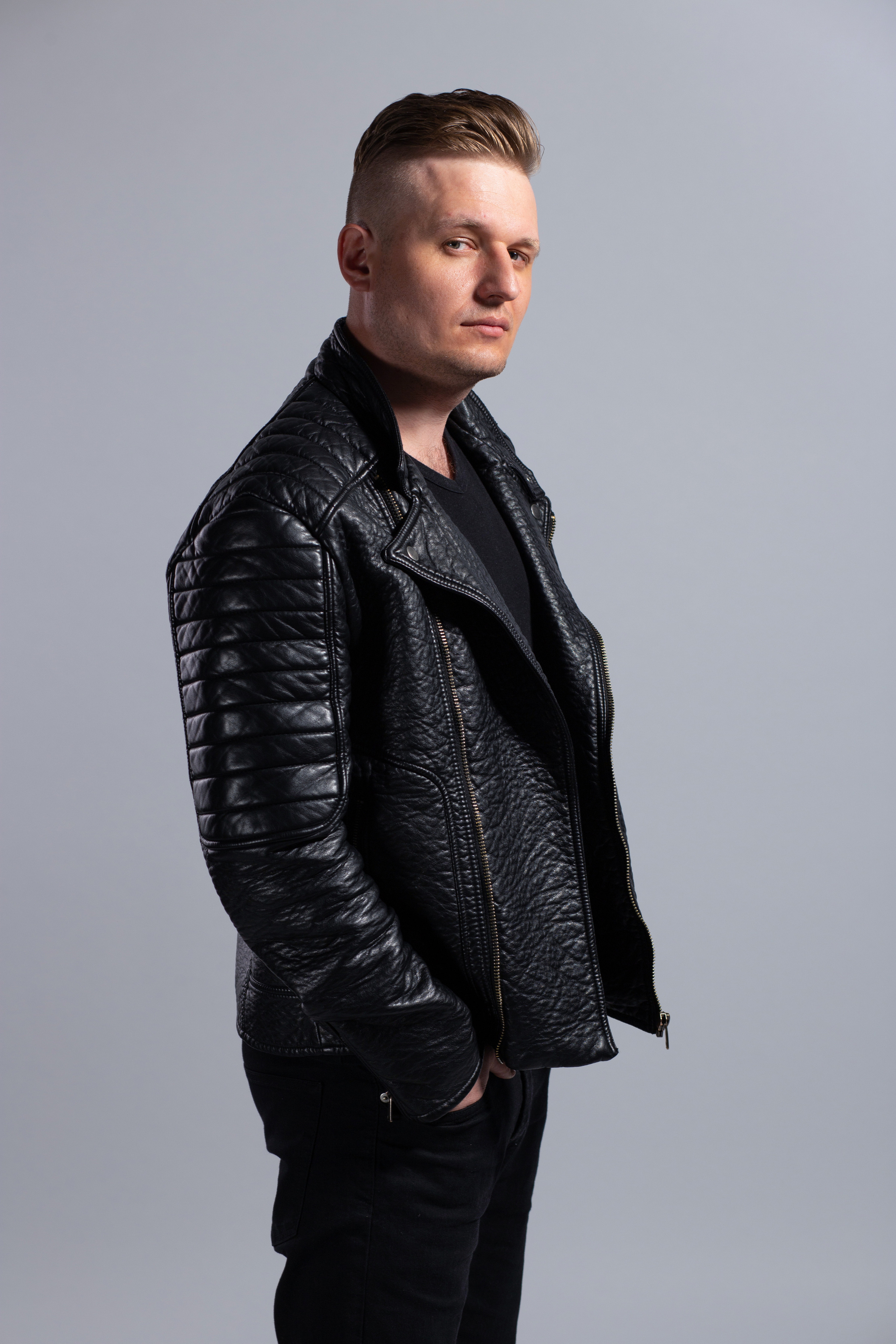 Мужской портрет в студии. Филатова Мария репортажный и портретный фотограф в Санкт-Петербурге