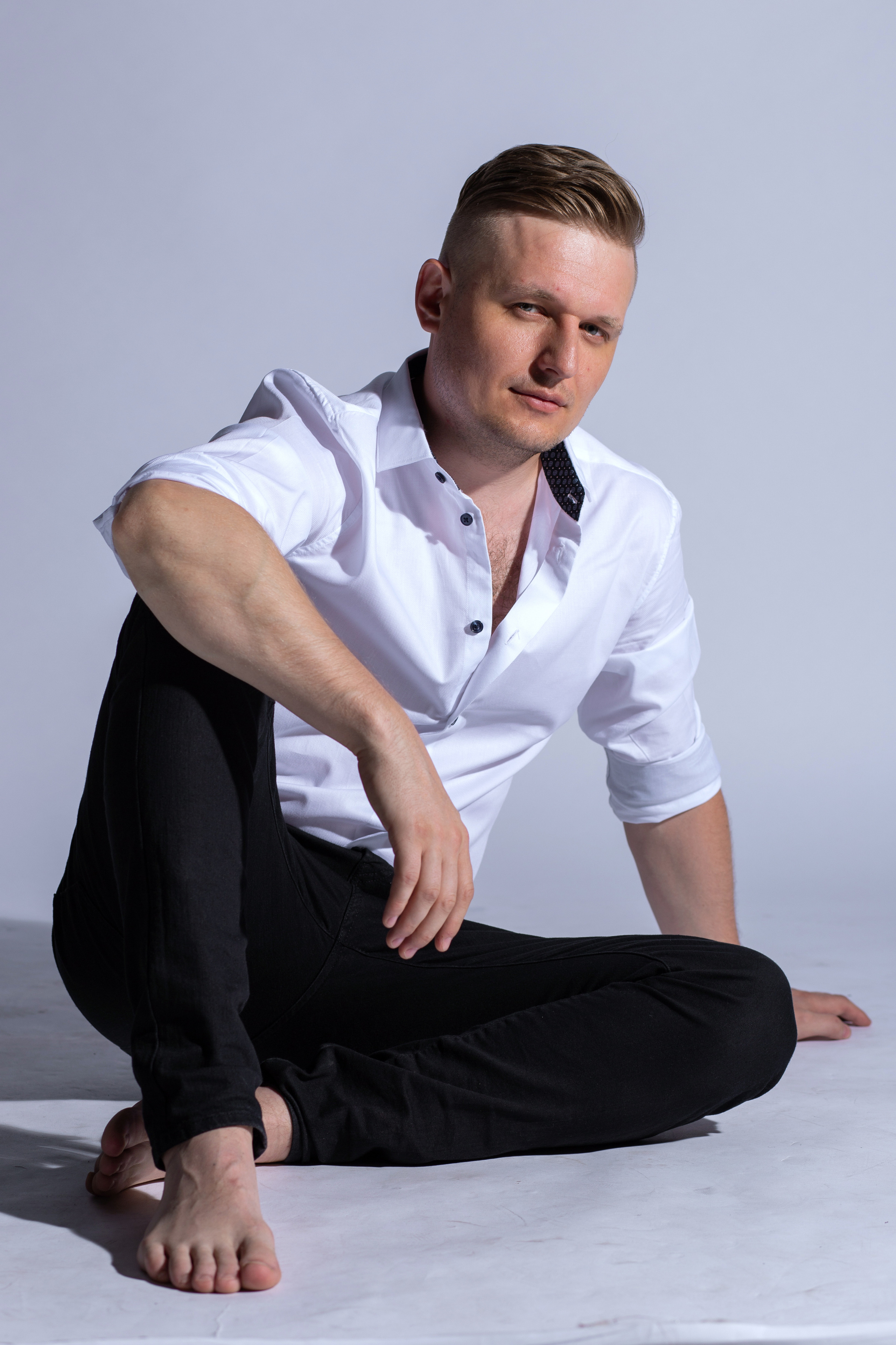 Мужской портрет в студии. Филатова Мария репортажный и портретный фотограф в Санкт-Петербурге