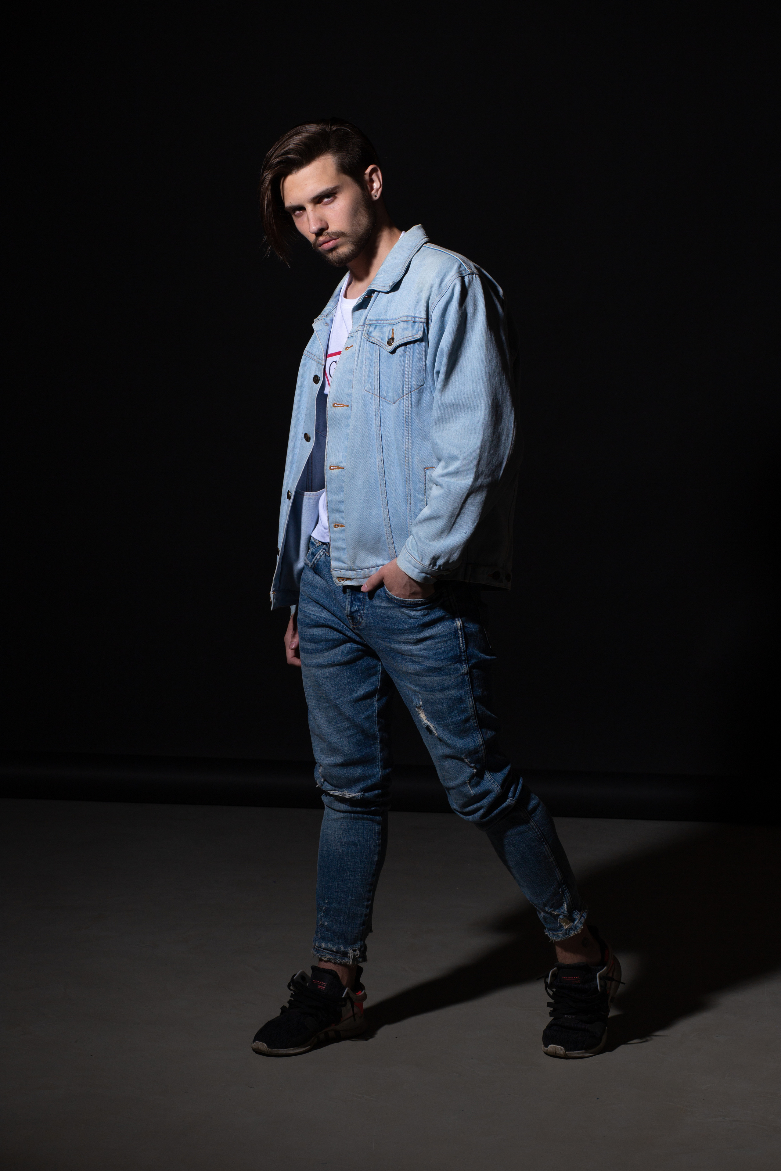 Портретная мужская фотосессия в студии. Филатова Мария репортажный и портретный фотограф в Санкт-Петербурге