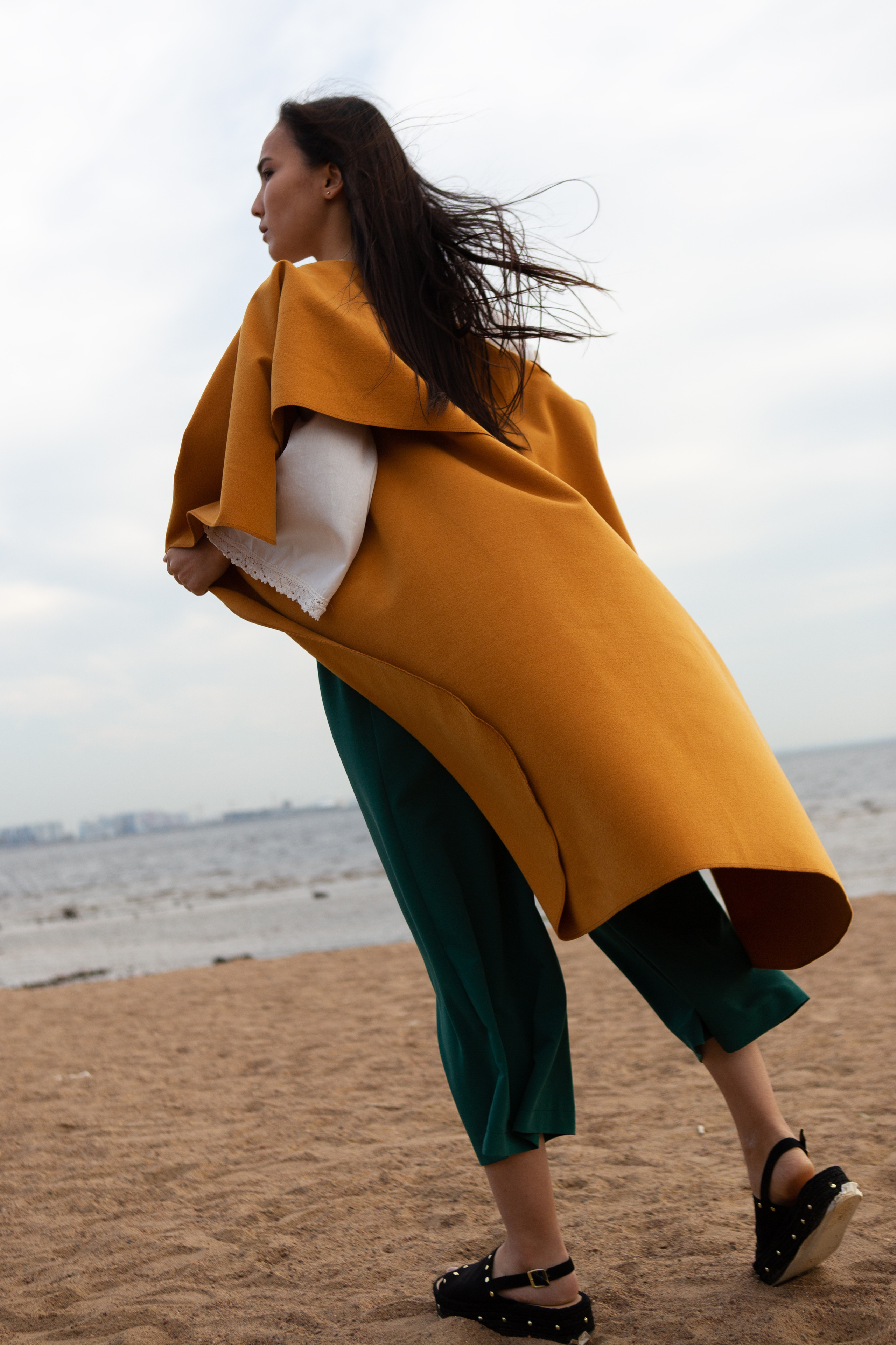 Фотосъёмка женской одежды на улице в Санкт-Петербурге. Филатова Мария репортажный и портретный фотограф в Санкт-Петербурге