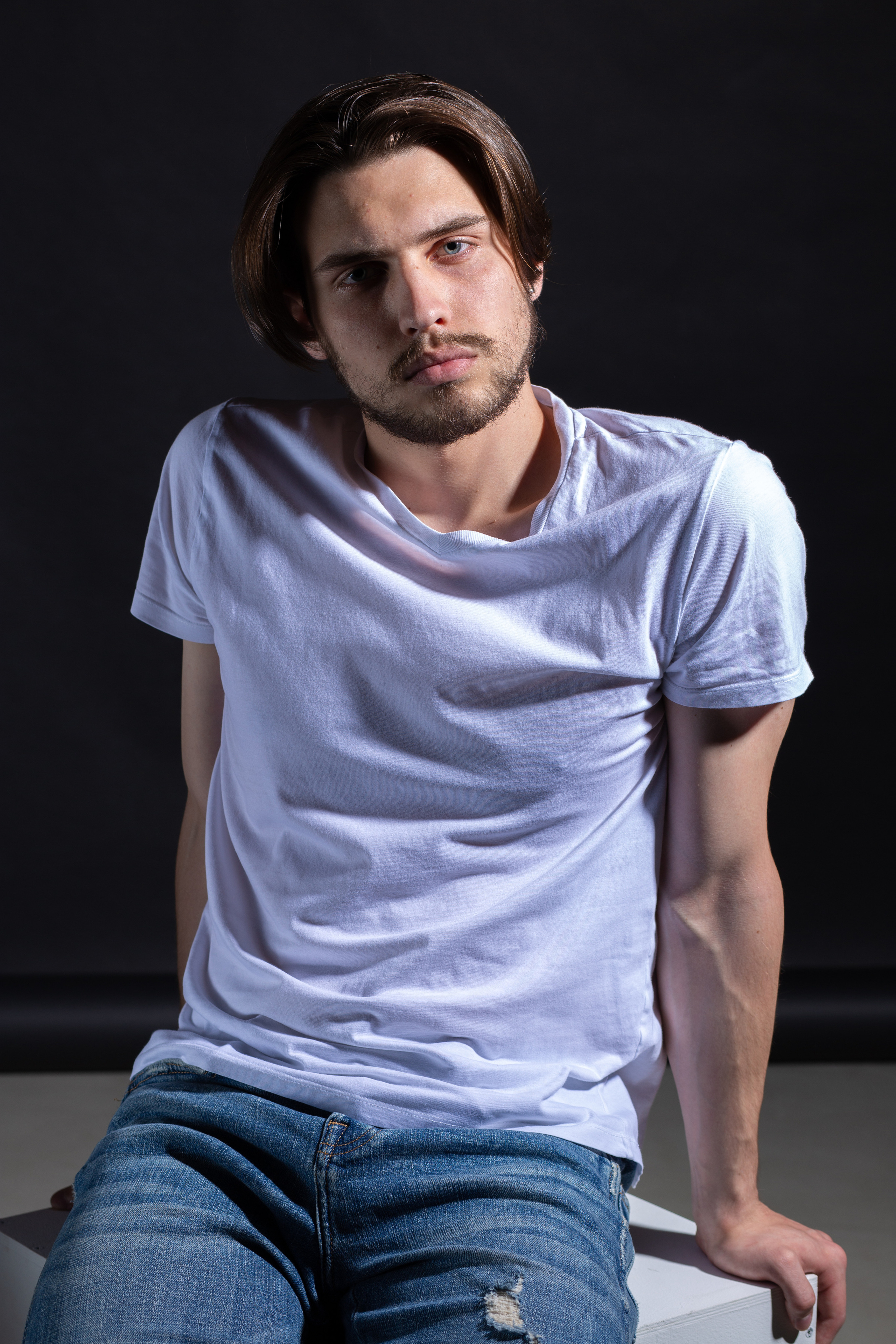 Портретная мужская фотосессия в студии. Филатова Мария репортажный и портретный фотограф в Санкт-Петербурге