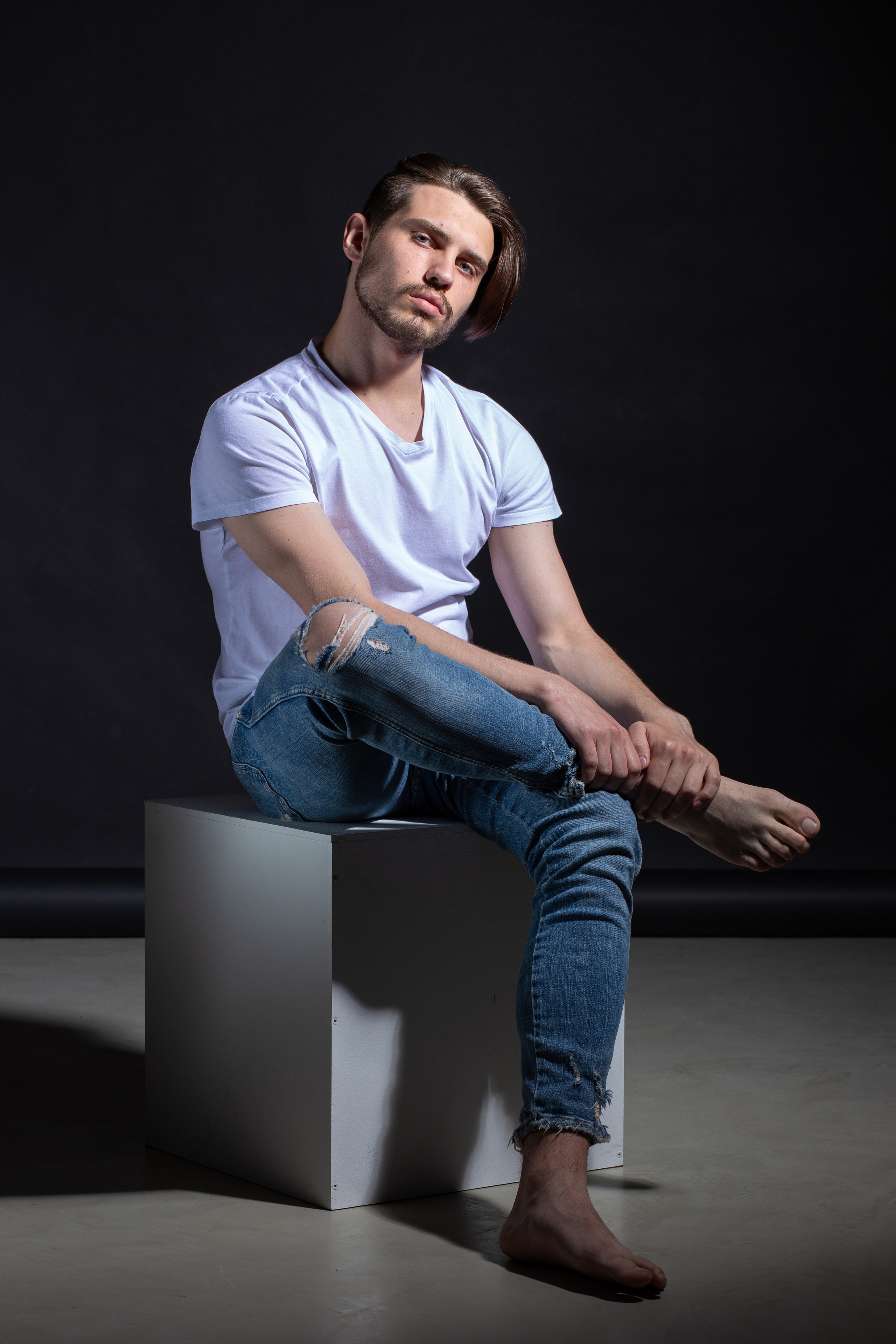 Портретная мужская фотосессия в студии. Филатова Мария репортажный и портретный фотограф в Санкт-Петербурге