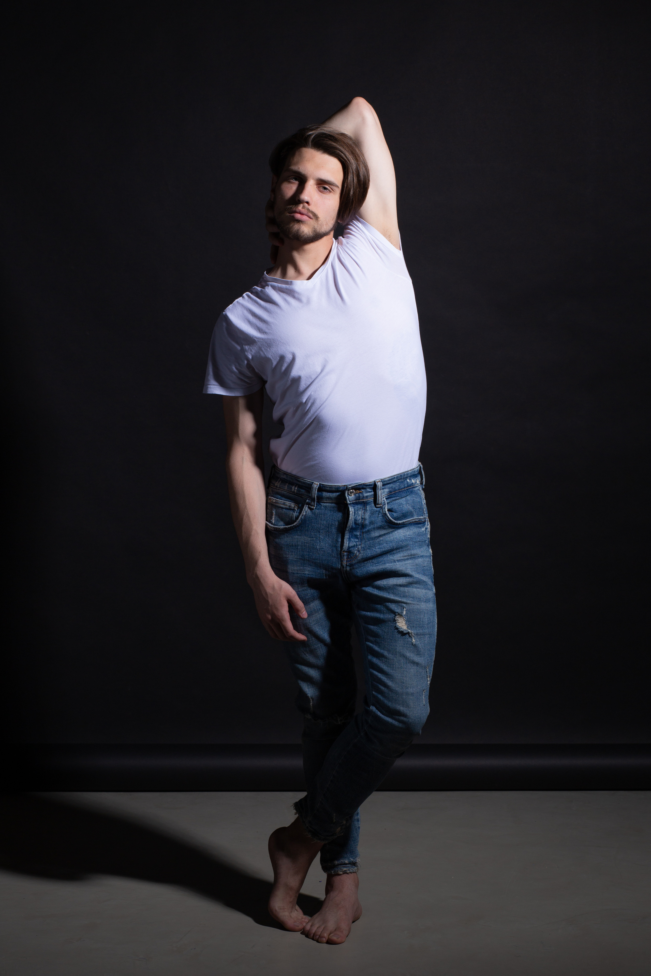 Портретная мужская фотосессия в студии. Филатова Мария репортажный и портретный фотограф в Санкт-Петербурге