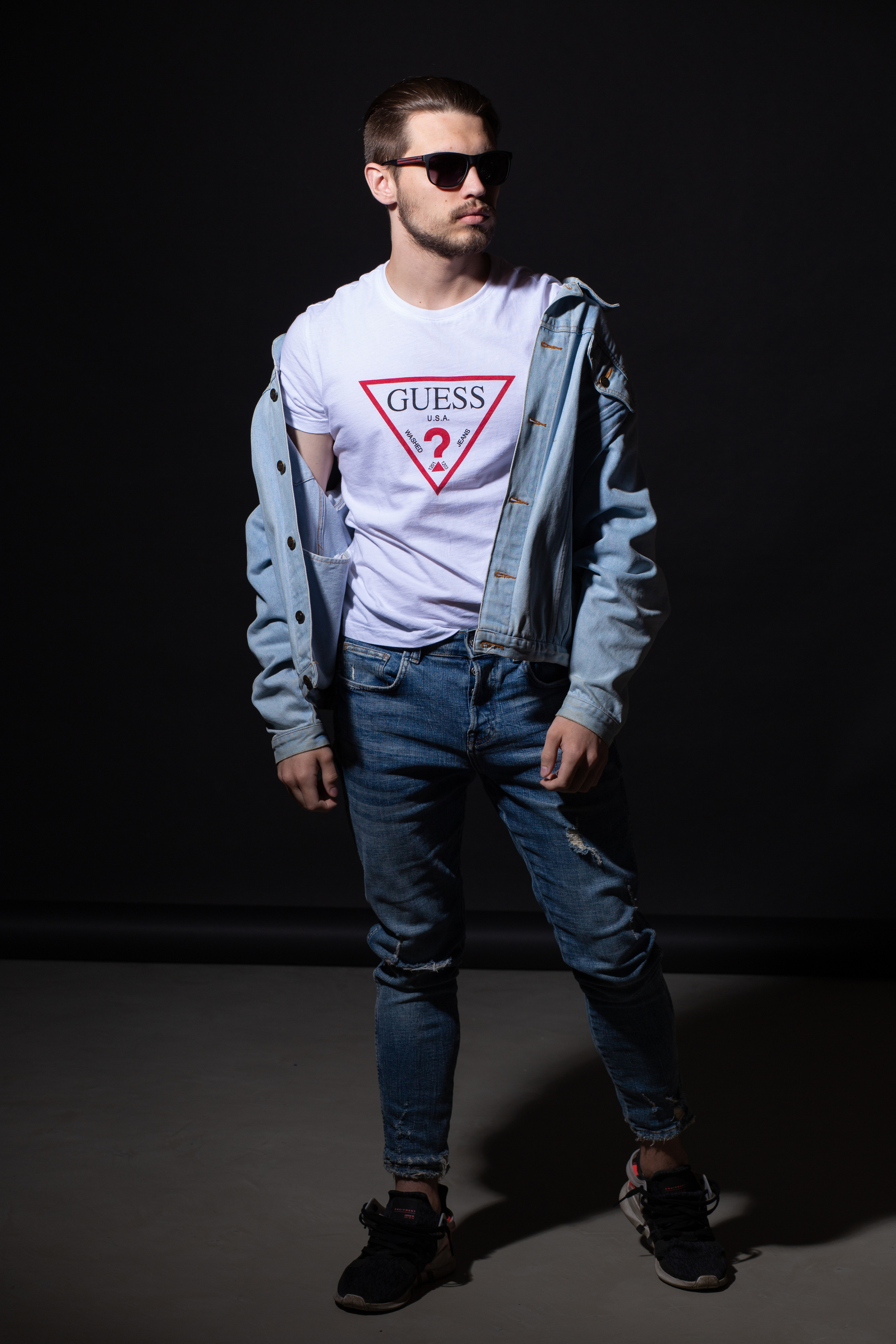 Портретная мужская фотосессия в студии. Филатова Мария репортажный и портретный фотограф в Санкт-Петербурге