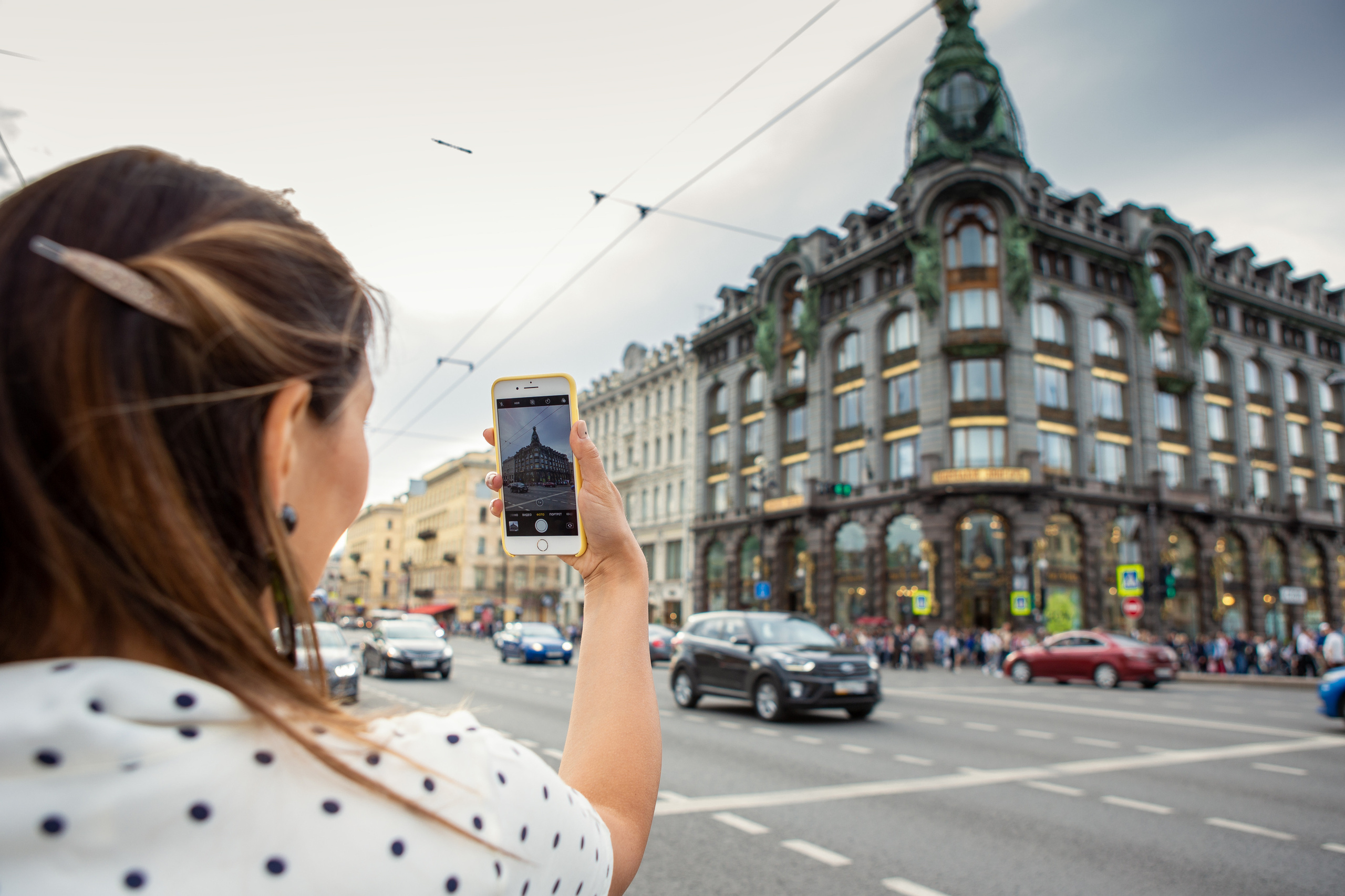 Уличная контентная съёмка для блога в инстаграм в Санкт-Петербурге. Филатова Мария репортажный и портретный фотограф в Санкт-Петербурге
