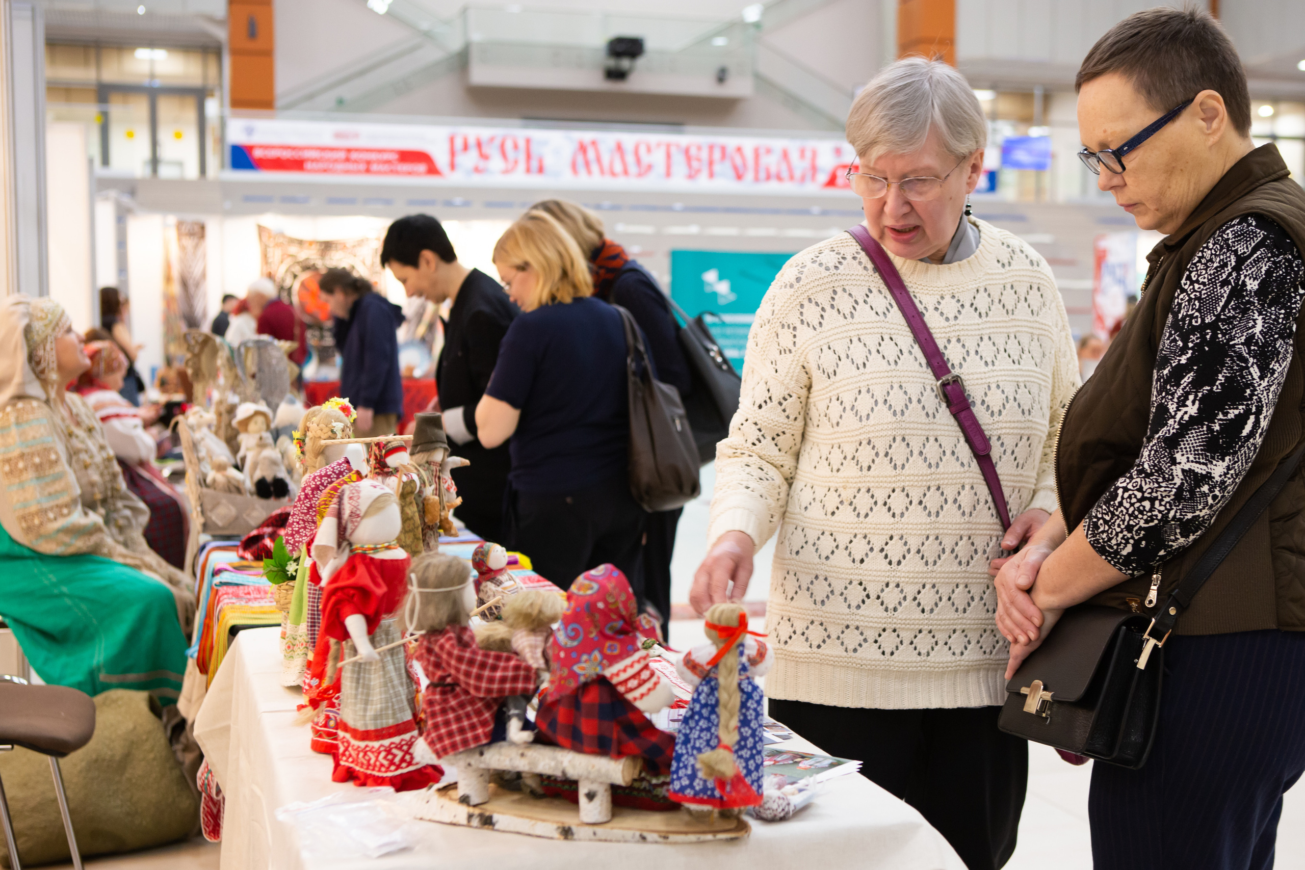 Репортаж с выставки. Филатова Мария репортажный и портретный фотограф в Санкт-Петербурге
