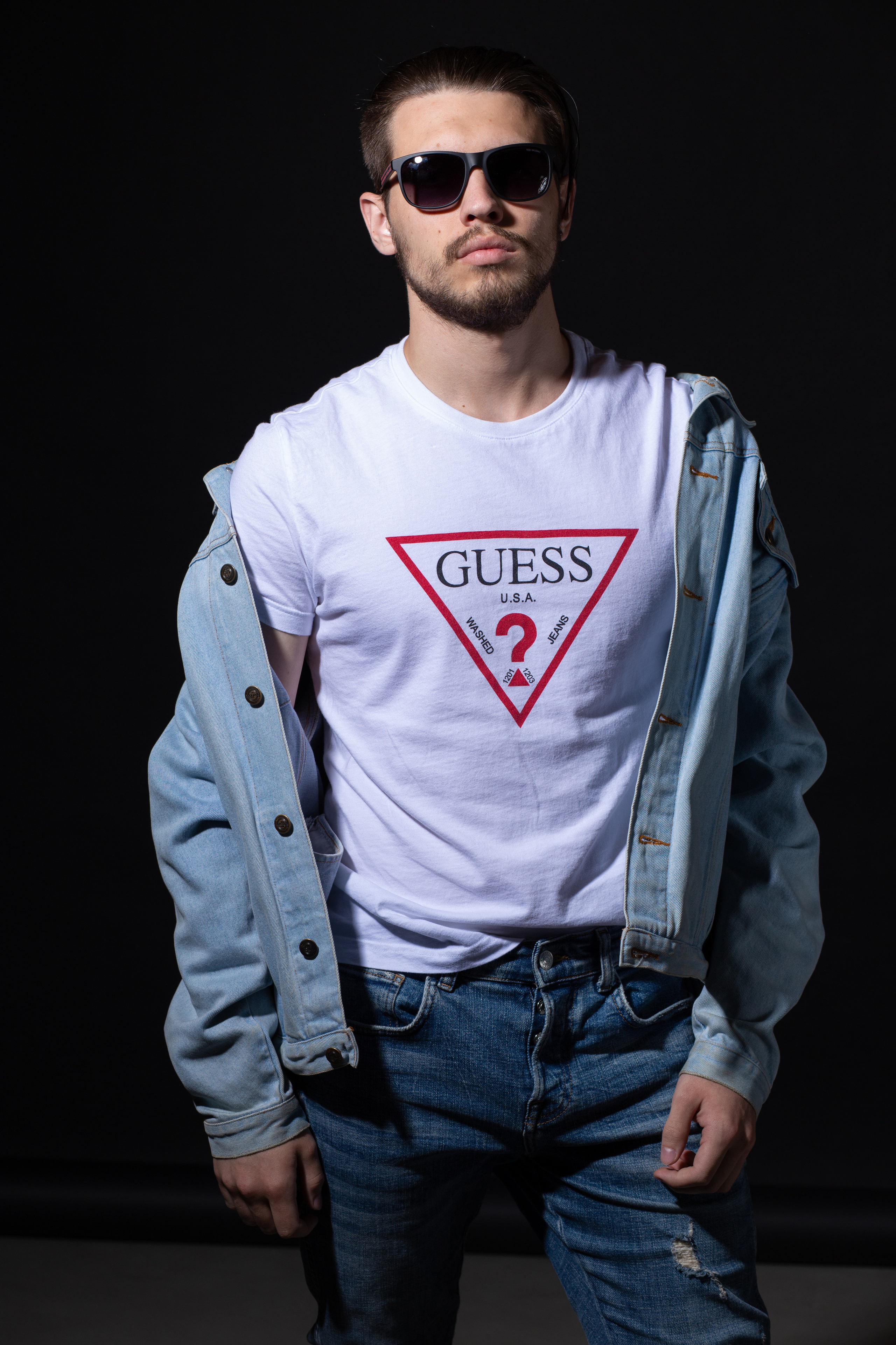 Портретная мужская фотосессия в студии. Филатова Мария репортажный и портретный фотограф в Санкт-Петербурге