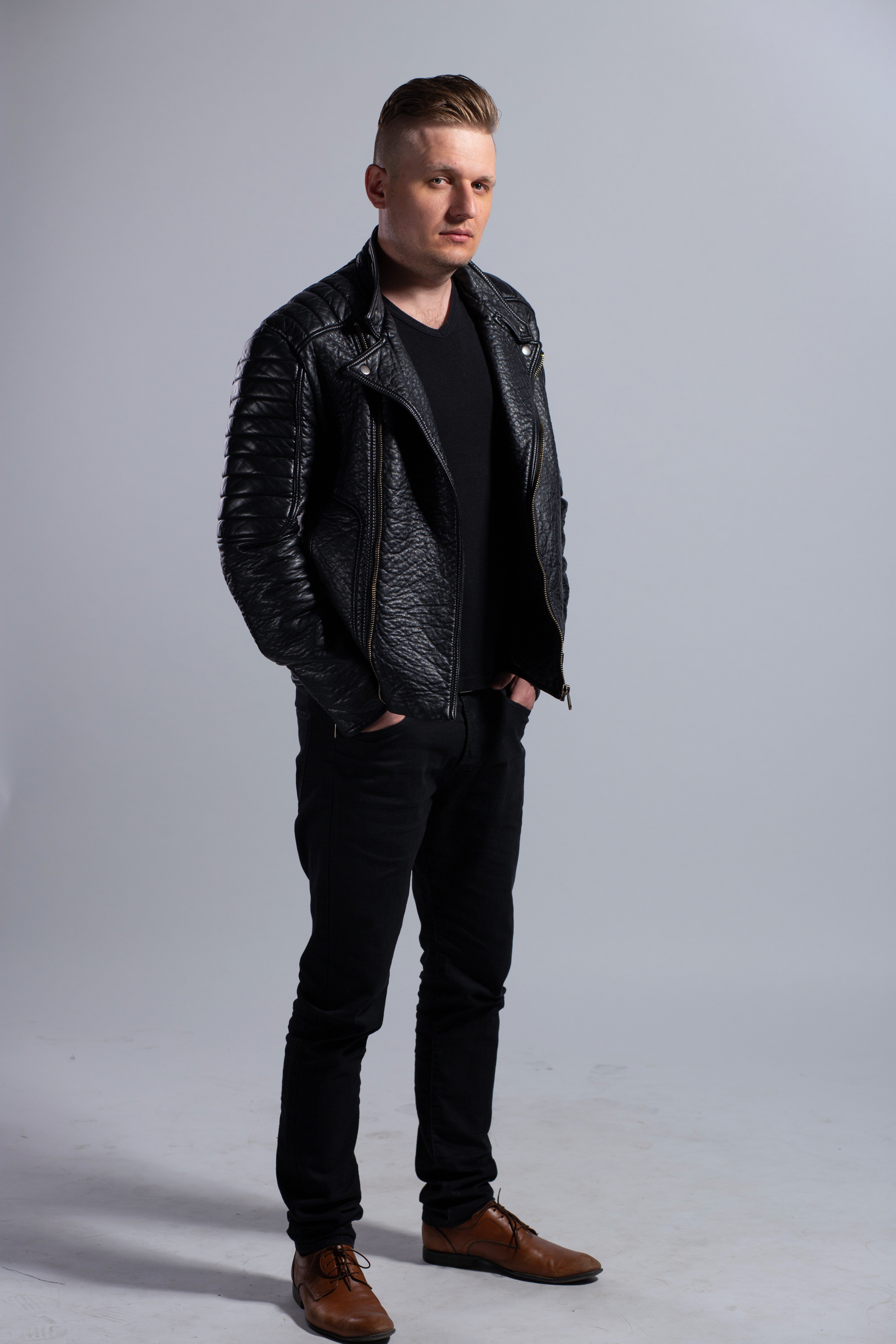 Мужской портрет в студии. Филатова Мария репортажный и портретный фотограф в Санкт-Петербурге