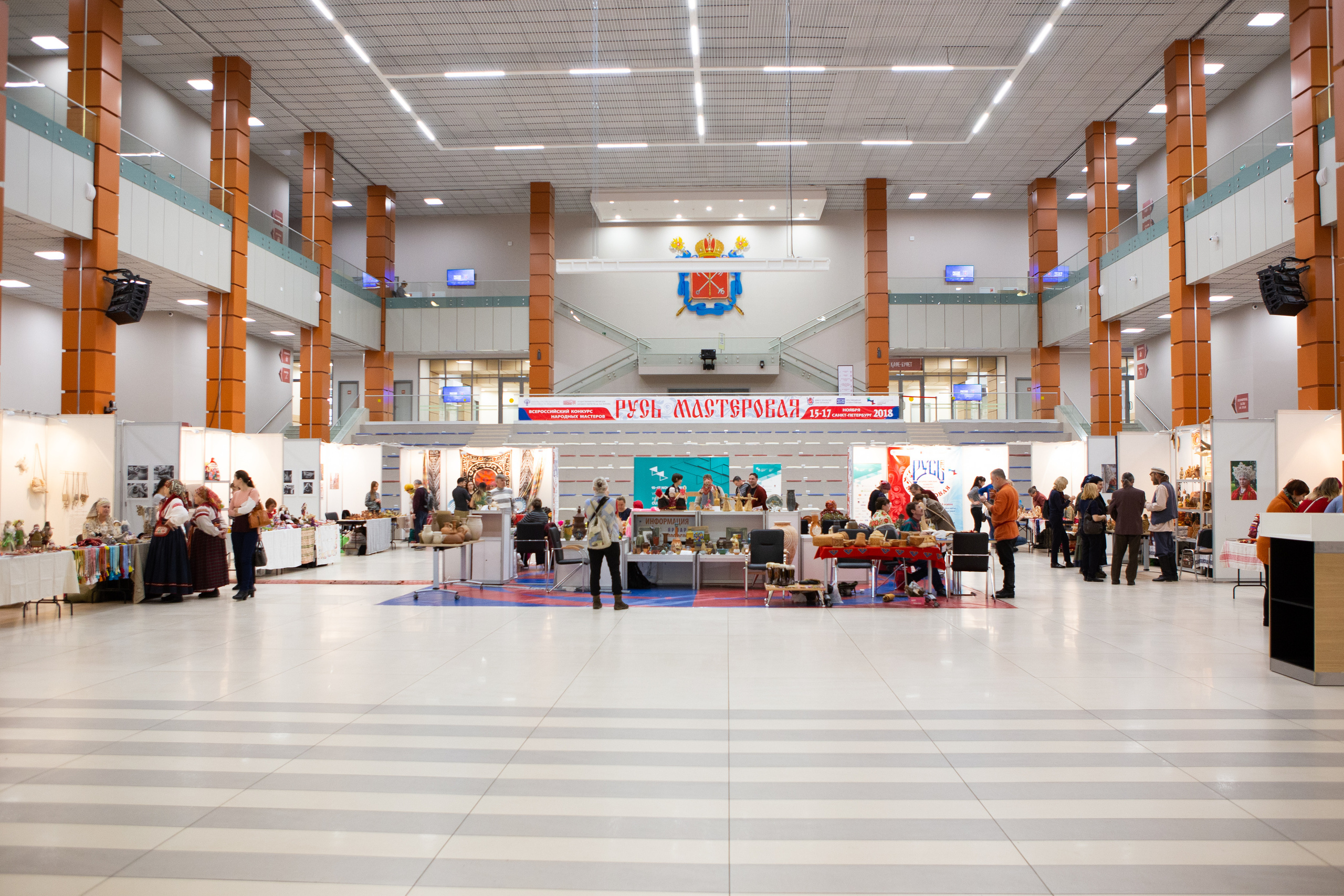 Репортаж с выставки. Филатова Мария репортажный и портретный фотограф в Санкт-Петербурге