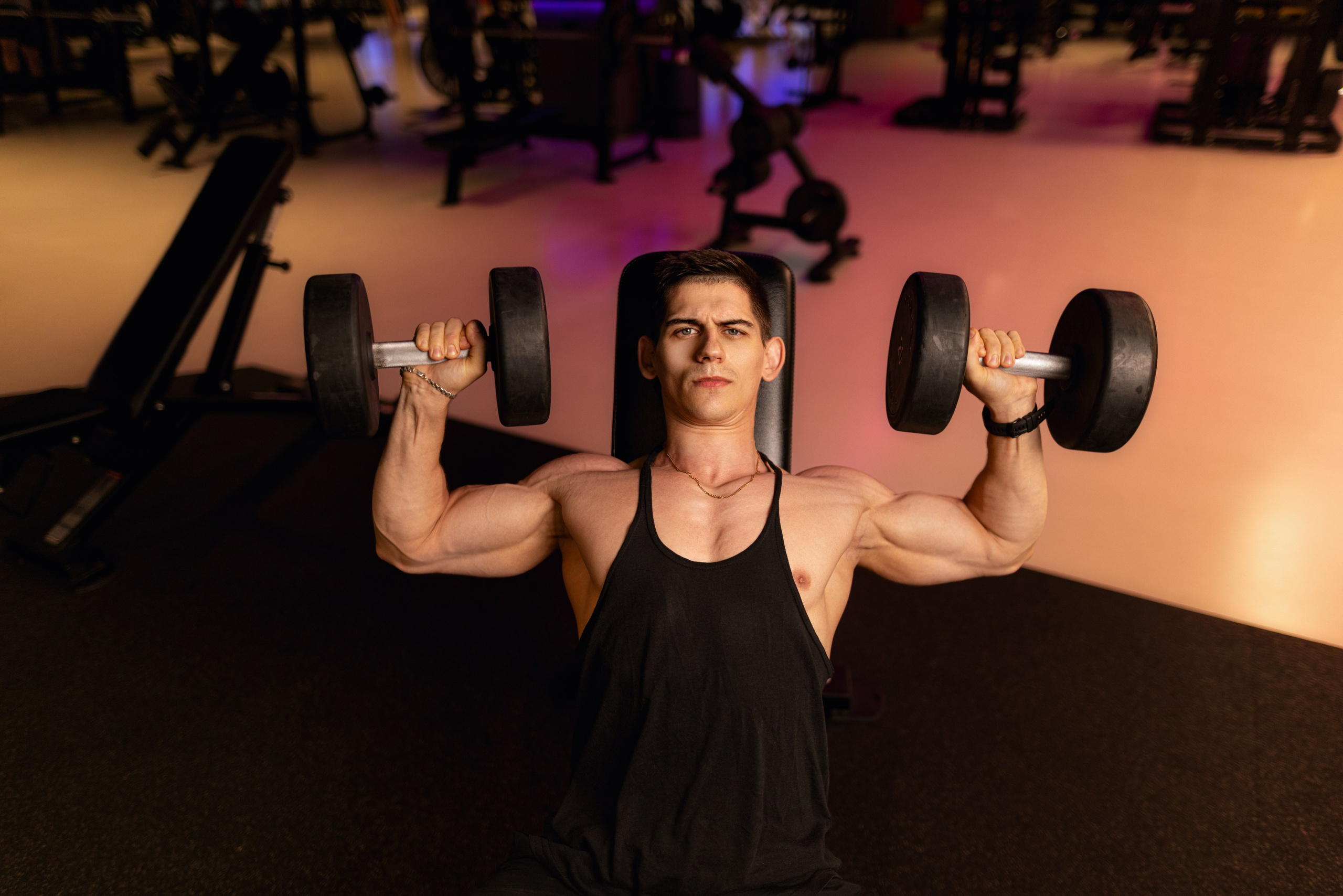 Фотосет в Владом в тренажерном зале для контента. Дмитрий Шульгин, портретный фотограф в Воронеже