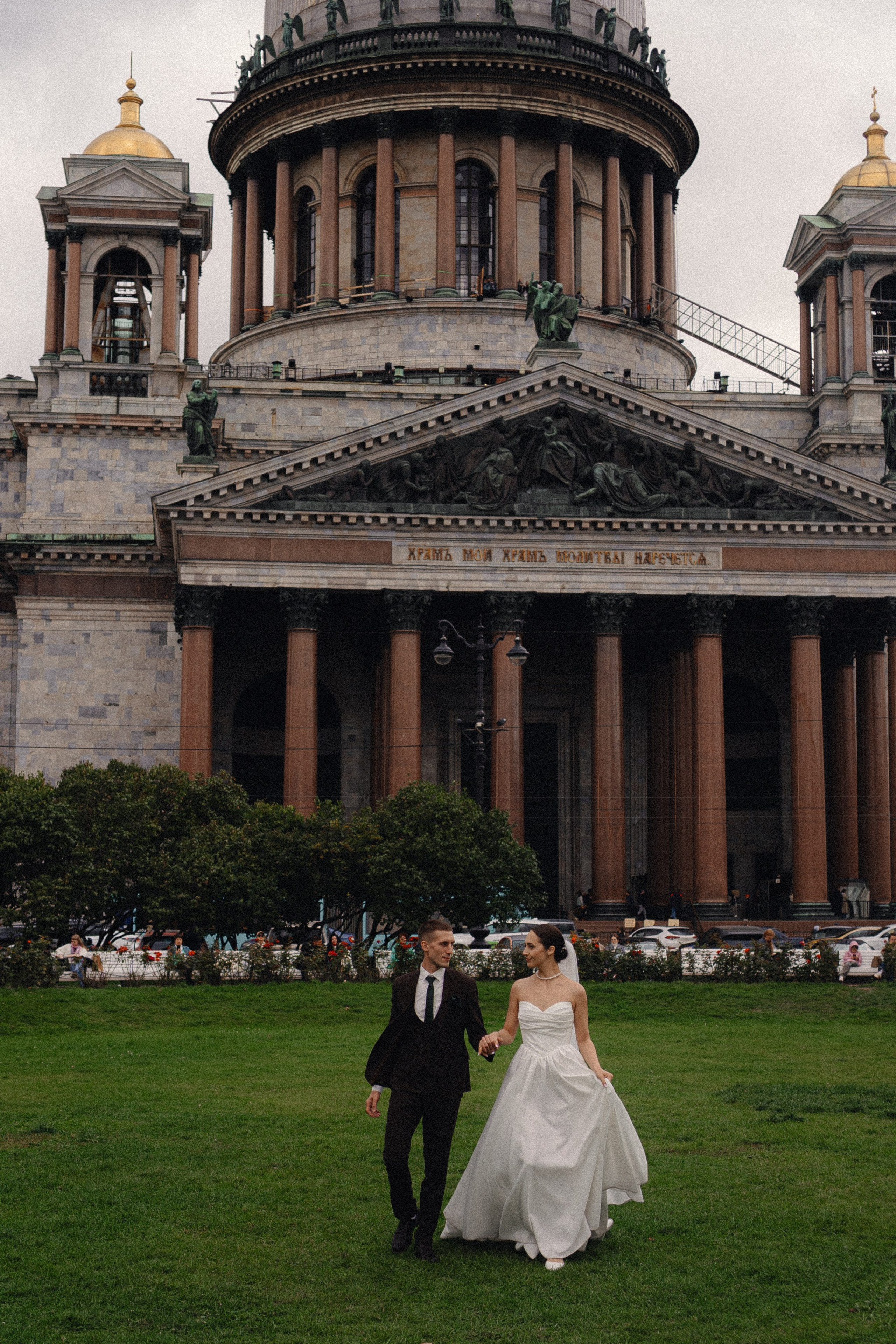СВАДЕБНАЯ ПРОГУЛКА В САНТК-ПЕТЕРБУРГЕ (ИСАКИЕВСКИЙ СОБОР, ЗИМНЯЯ КАНАВКА, ЭРМИТАЖ И БОЛЬШАЯ МОРСКАЯ УЛИЦА). Профессиональный фотограф, Санкт-Петербург — Виктория Богомолова