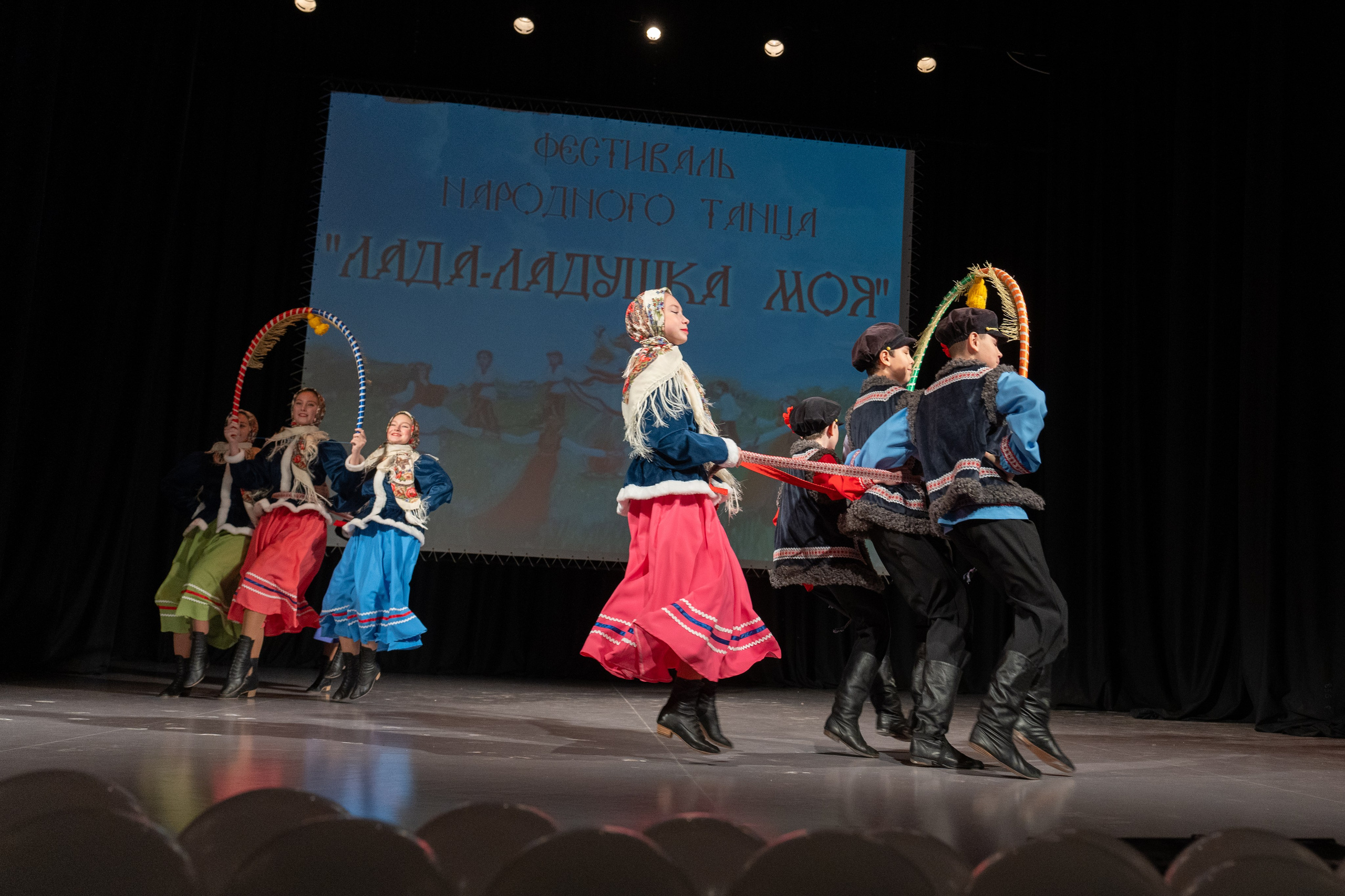 Народный танец. Репортажная съёмка в Санкт-Петербурге, Константин Петров