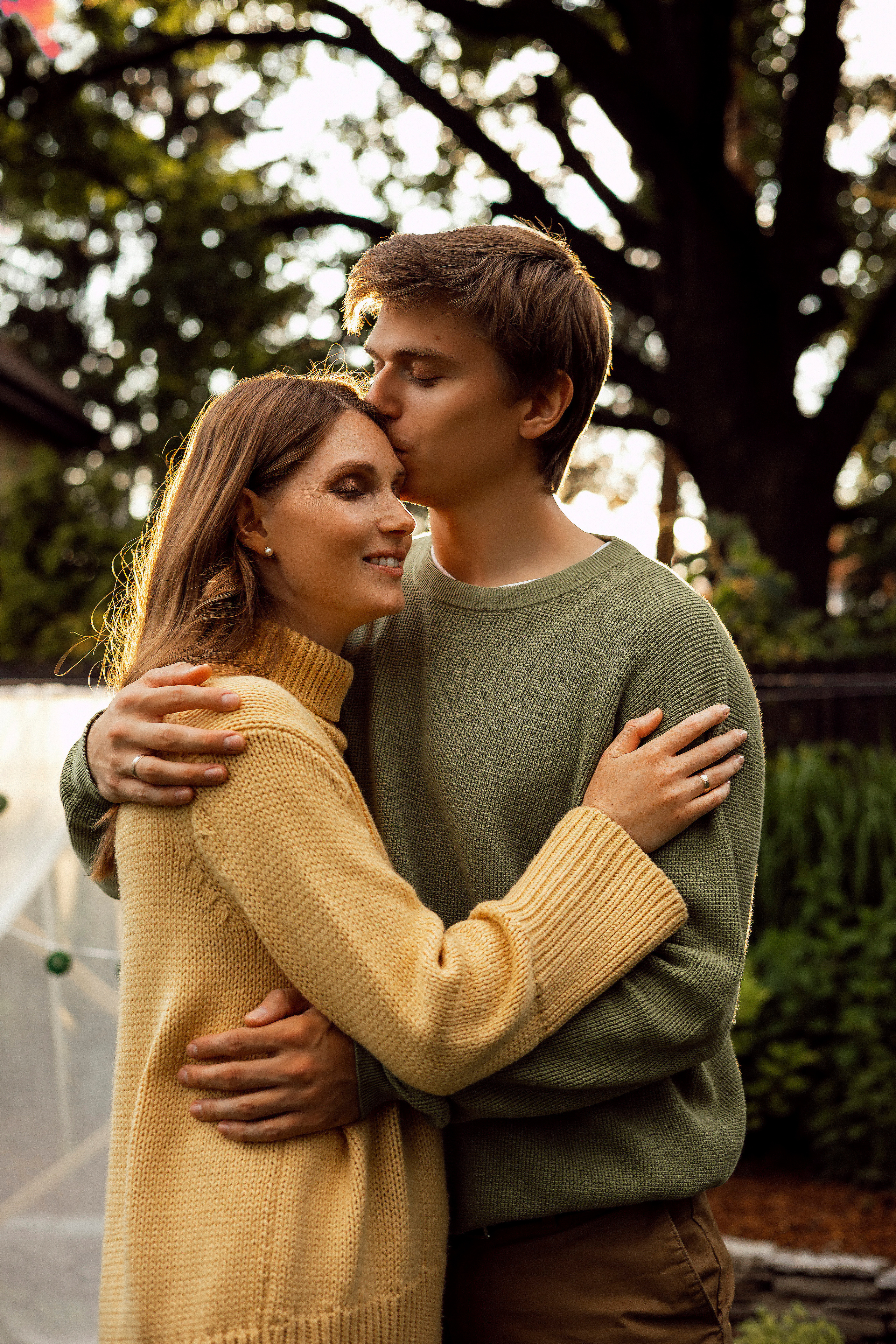 Семейная фотосессия в саду. Женский и семейный фотограф в Москве Виктория