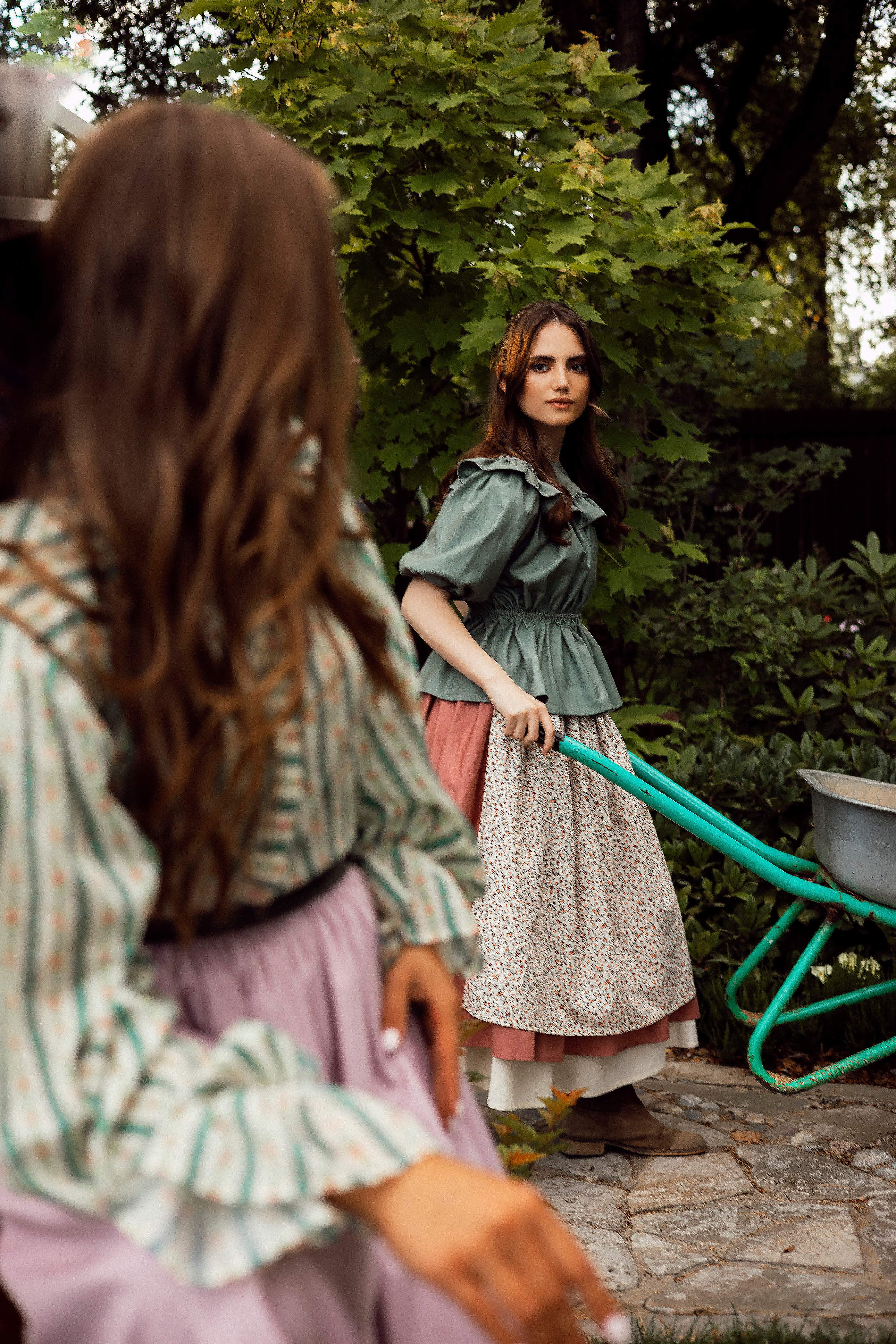 Аристократки в саду. Женский и семейный фотограф в Москве Виктория