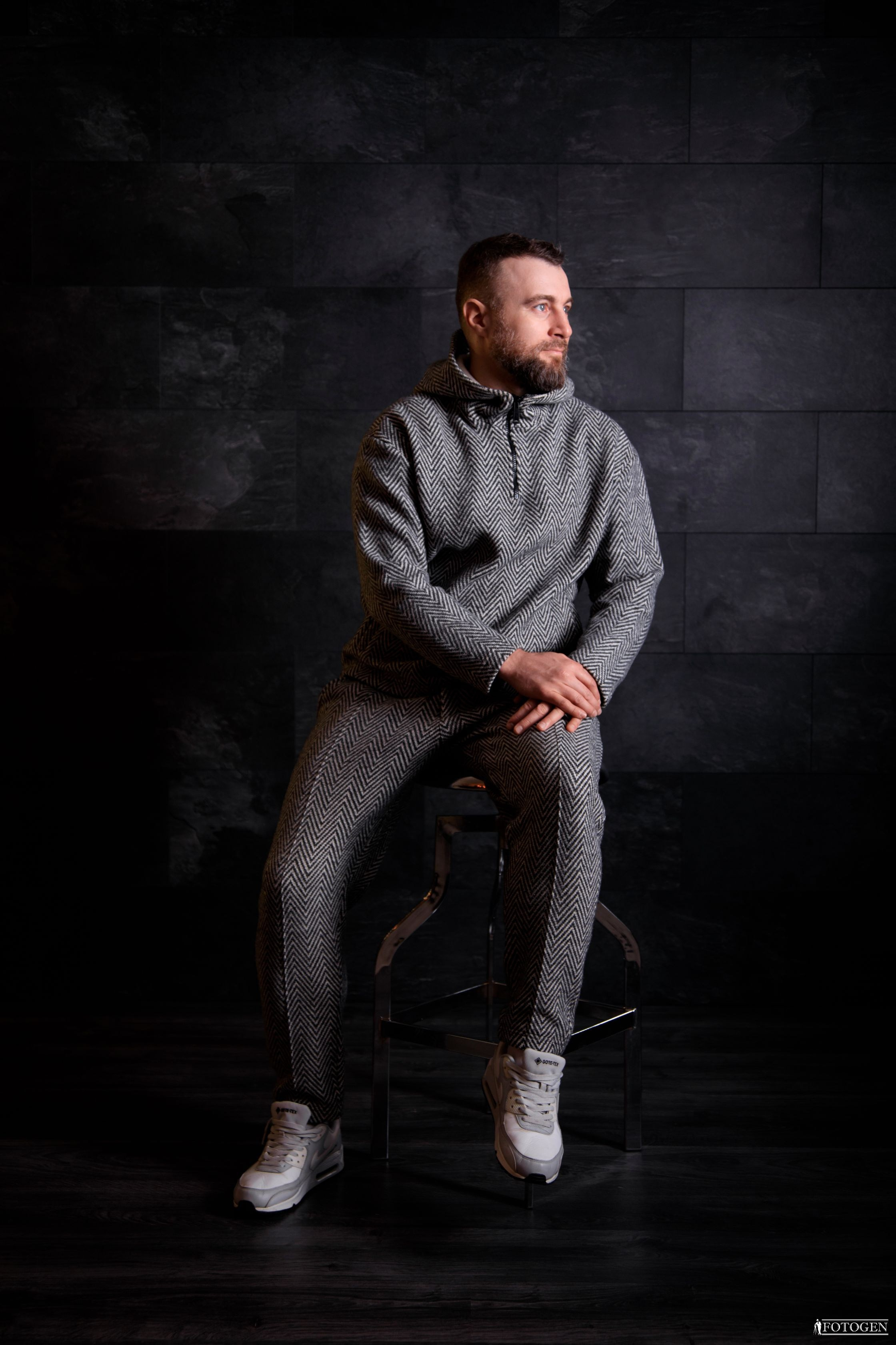 Пример мужской фотосессии STANDART 60 Минут | Бизнес Fotogen. Интерьерная фотостудия FOTOGEN г. Краснодар
