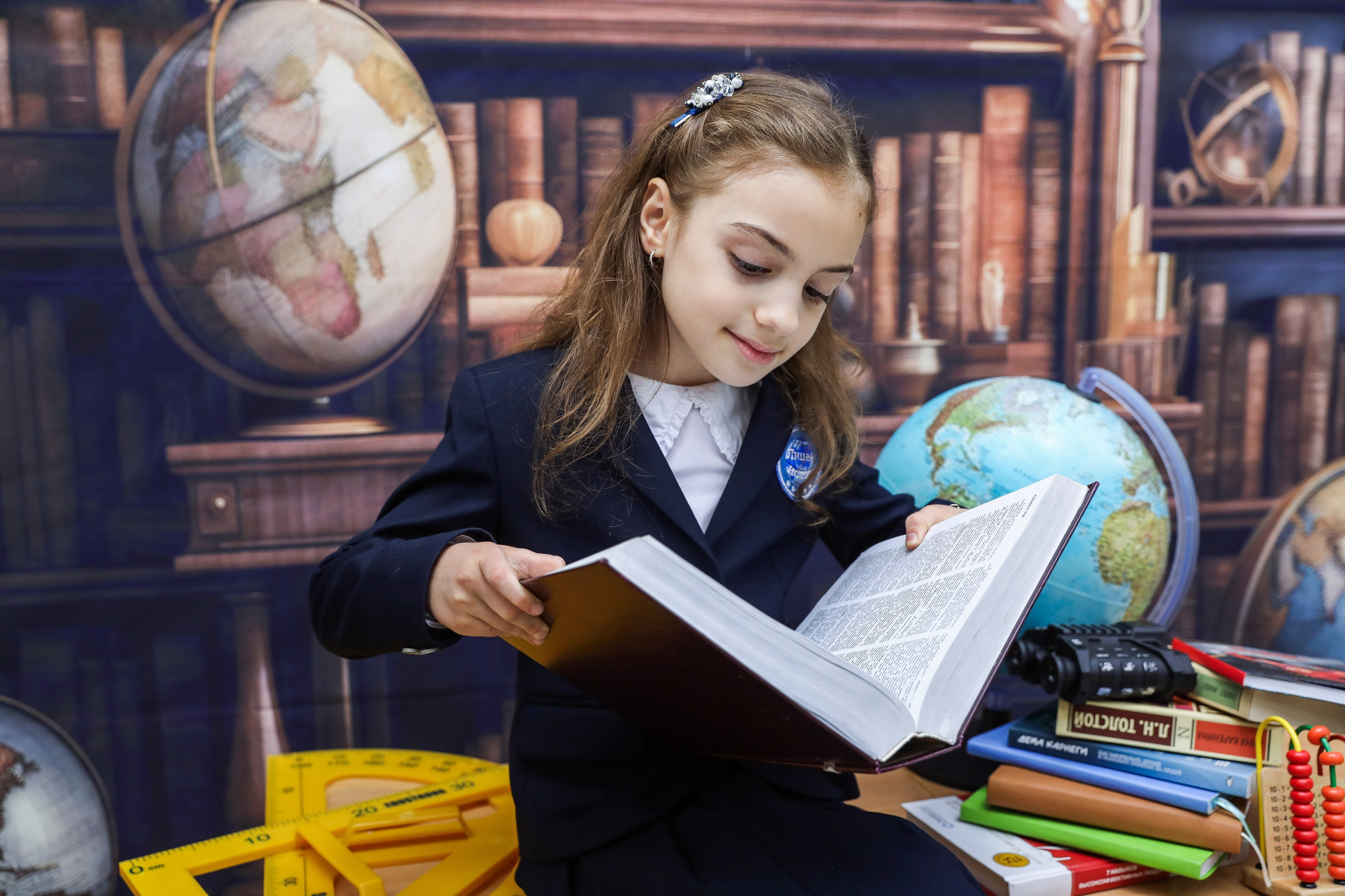 ЛИЦЕЙ ИСТЭК. Photographer Viktoriya Markushina «My world throug»