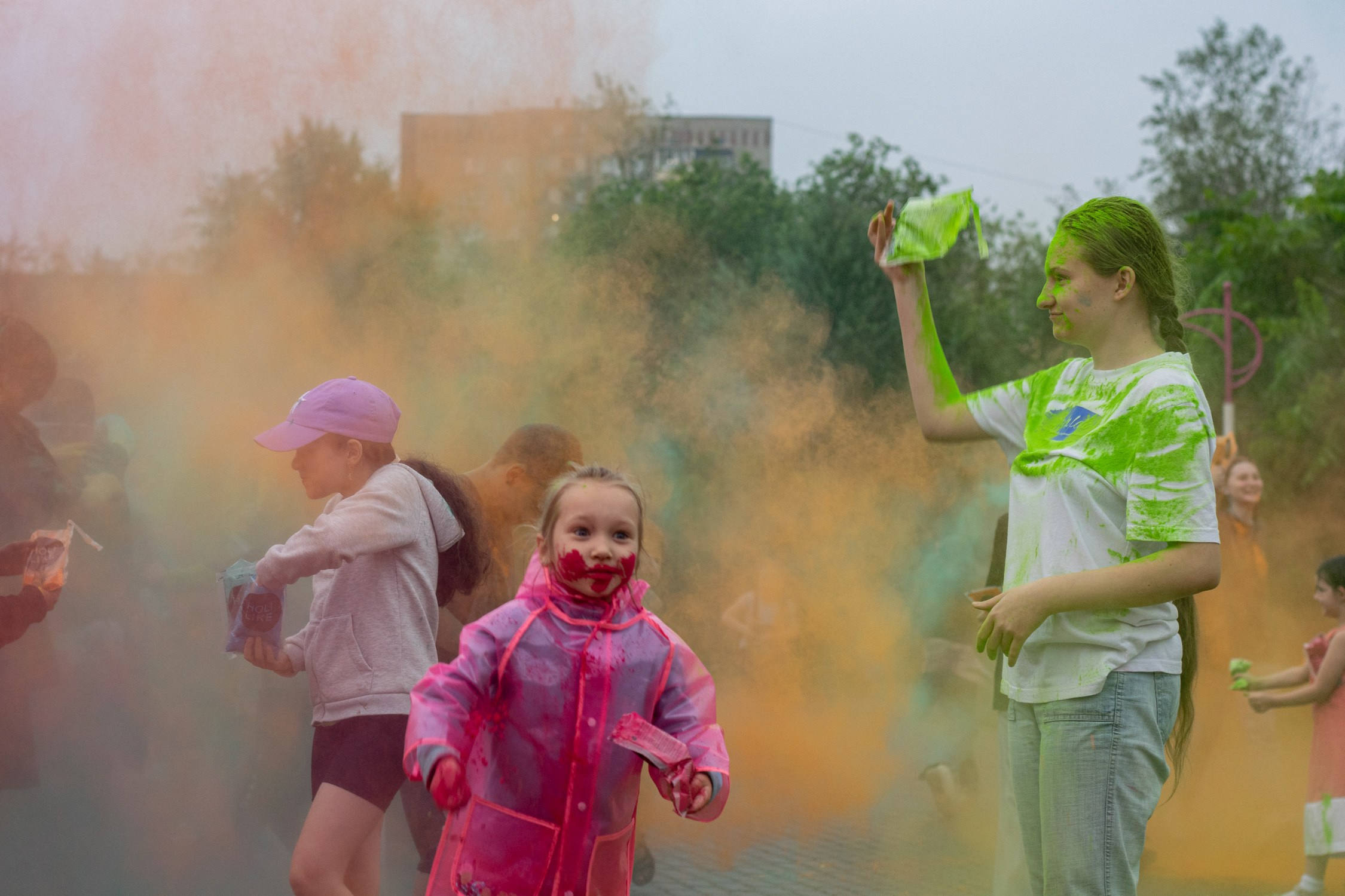 Антон Курдюмов фотограф в Хабаровске Рина Курдюмова фото27 foto27 Антон Дорофеев репортажный репортаж документалист Тони и Рина фотосоздатели День молодежи по-русски Хабаровск кинотеатр